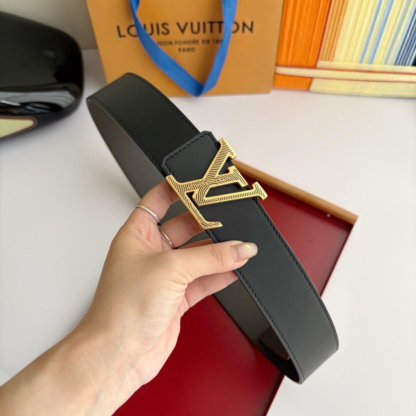 Lv经典原单品质，经典双面平纹搭配原单精品挂扣，精工制作，细节看图，实物拍摄，高端奢华，宽度4.0cm