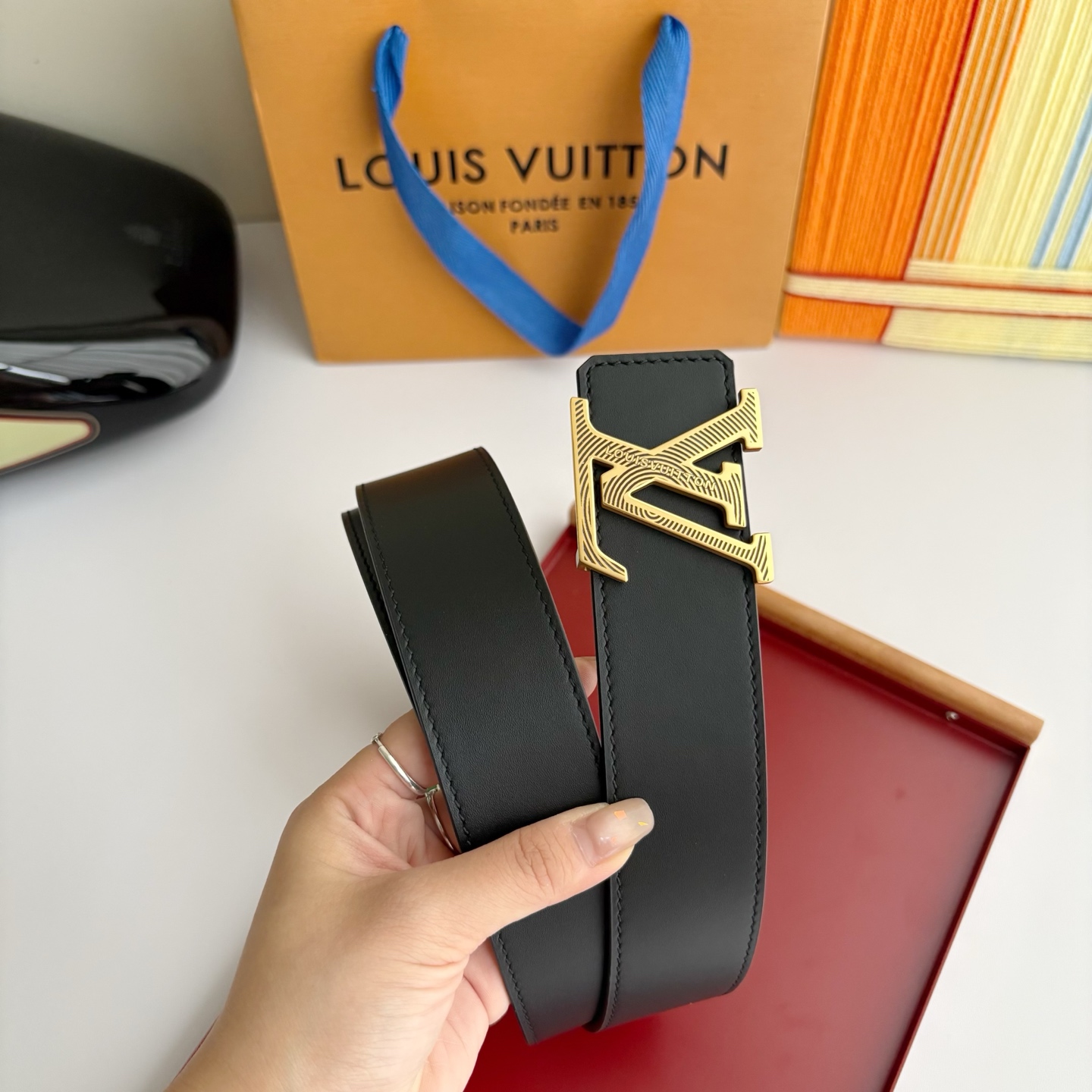 Lv经典原单品质，经典双面平纹搭配原单精品挂扣，精工制作，细节看图，实物拍摄，高端奢华，宽度4.0cm