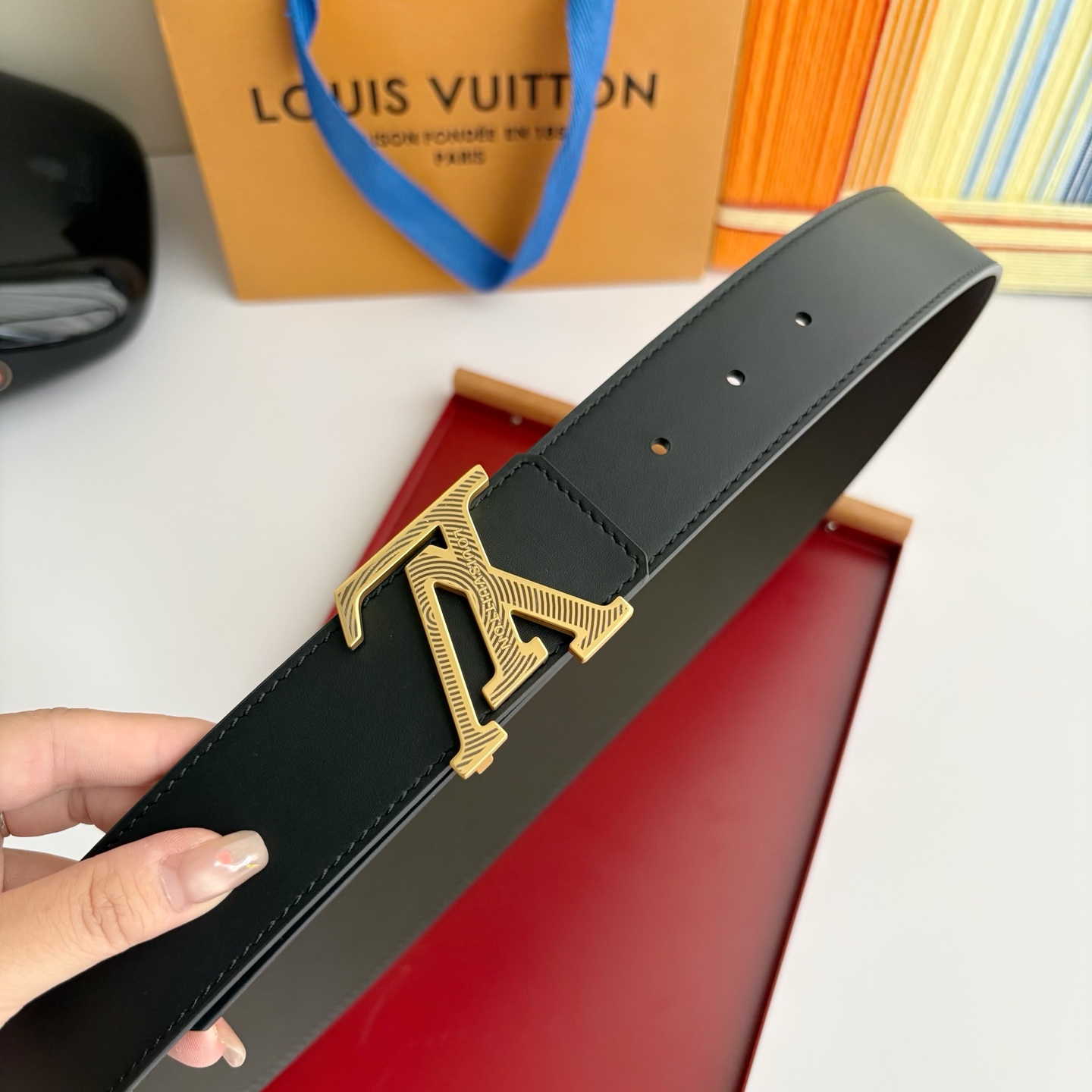 Lv经典原单品质，经典双面平纹搭配原单精品挂扣，精工制作，细节看图，实物拍摄，高端奢华，宽度4.0cm