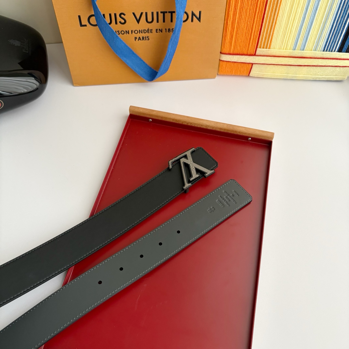 Lv经典原单品质，经典双面平纹搭配原单精品挂扣，精工制作，细节看图，实物拍摄，高端奢华，宽度4.0cm