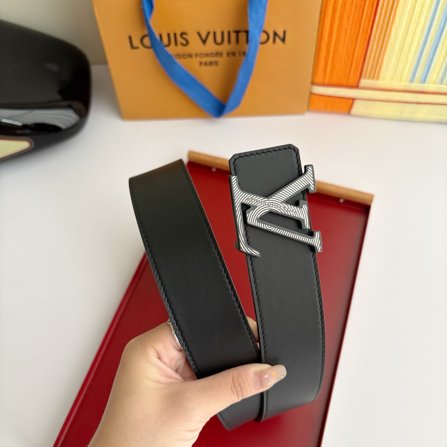 Lv经典原单品质，经典双面平纹搭配原单精品挂扣，精工制作，细节看图，实物拍摄，高端奢华，宽度4.0cm