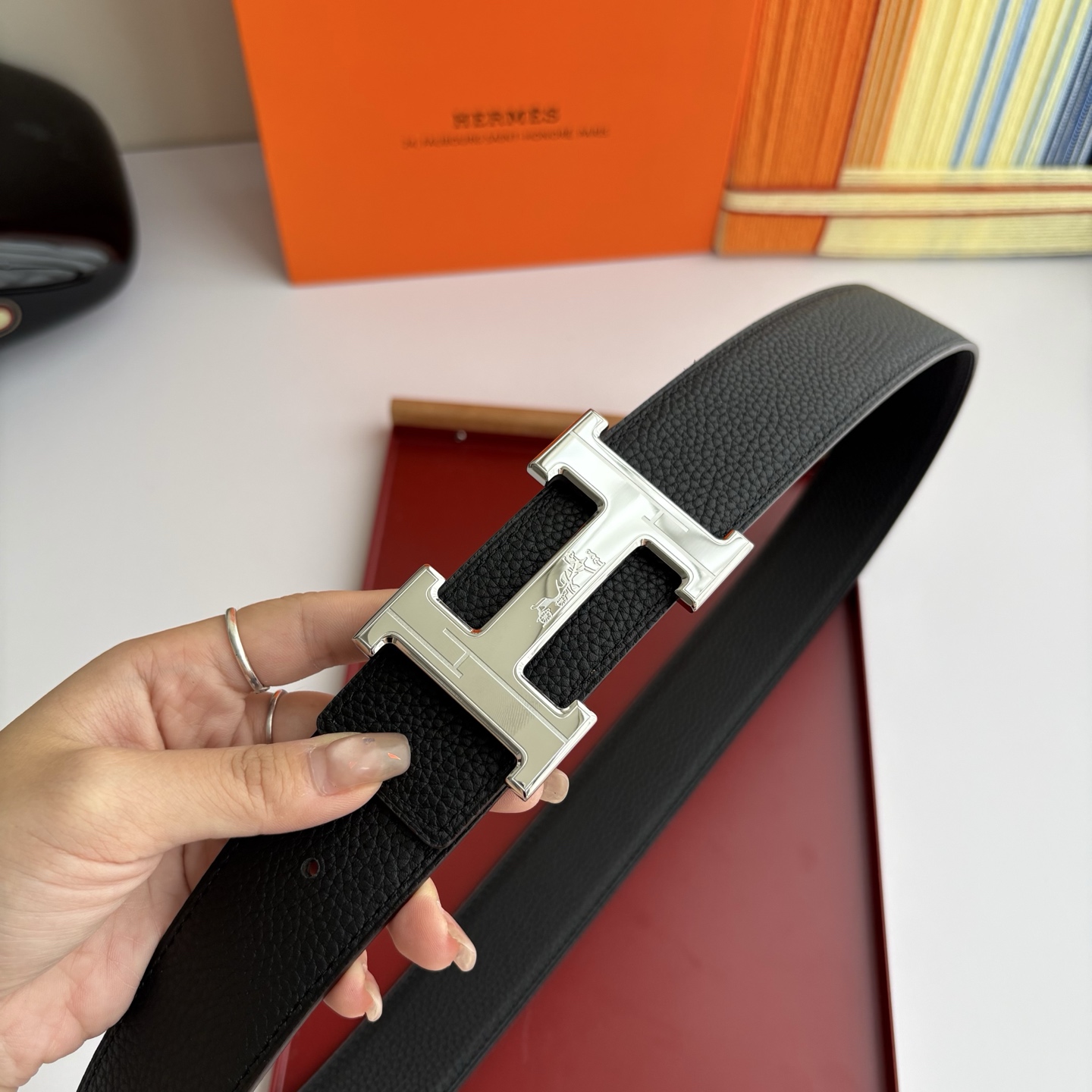 【爱马仕】Hermes 原单爱马仕，宽3.8cm进口原版皮带身，双面可两面用，精品电镀五金 ！