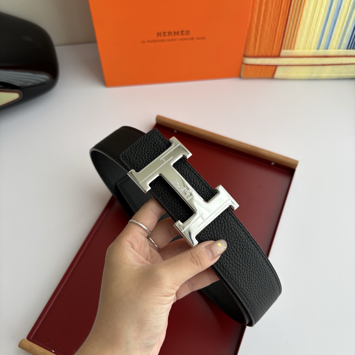 【爱马仕】Hermes 原单爱马仕，宽3.8cm进口原版皮带身，双面可两面用，精品电镀五金 ！