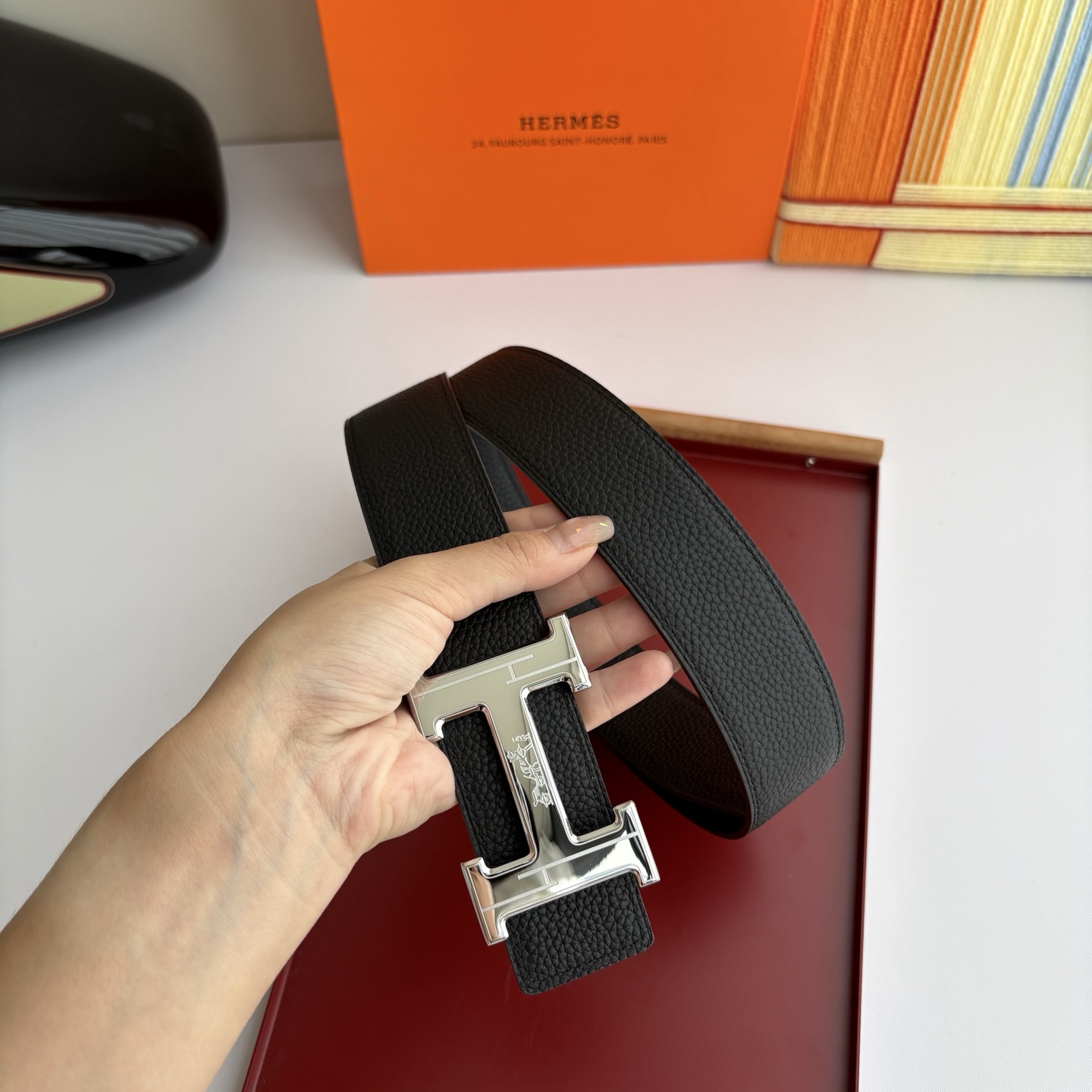 【爱马仕】Hermes 原单爱马仕，宽3.8cm进口原版皮带身，双面可两面用，精品电镀五金 ！
