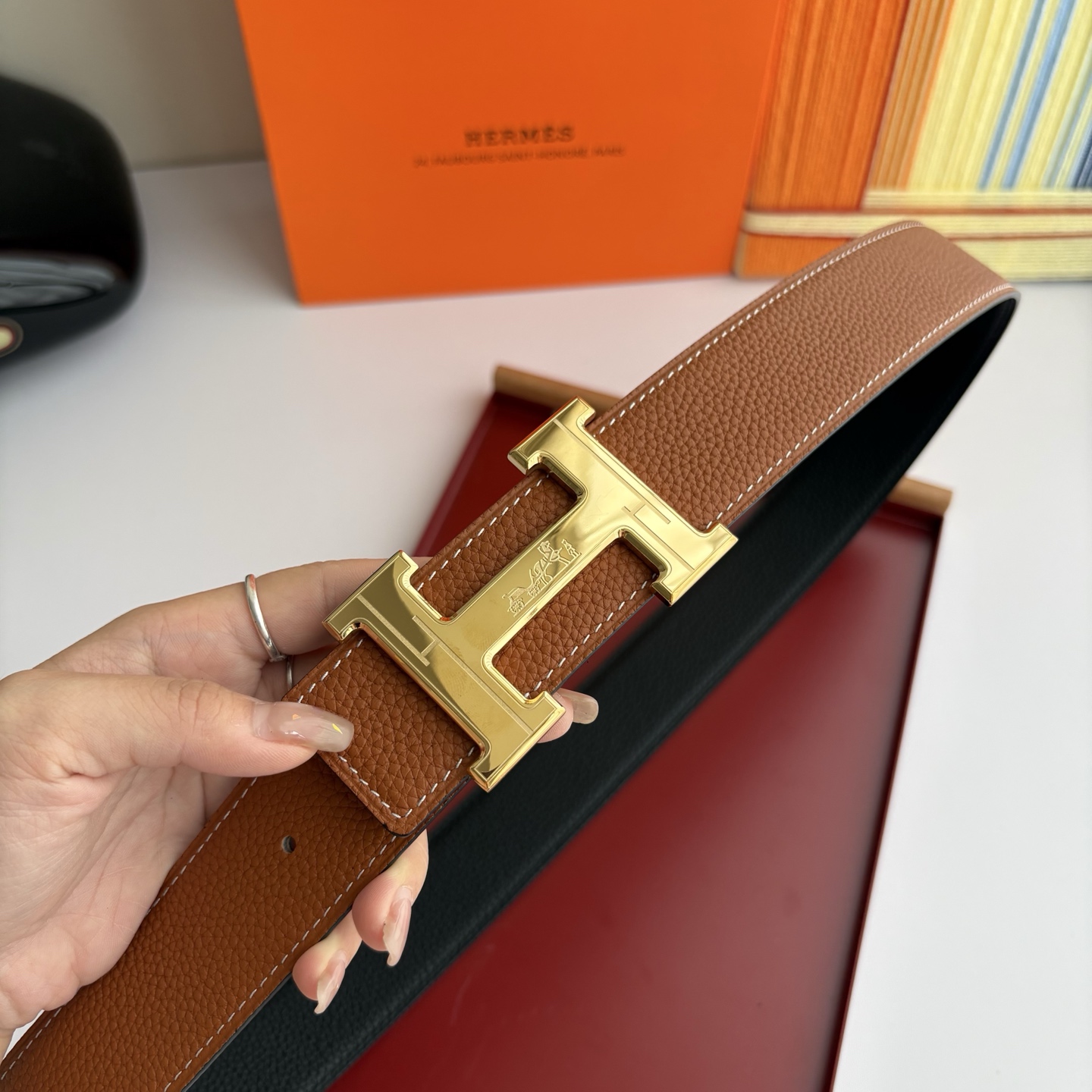 【爱马仕】Hermes 原单爱马仕，宽3.8cm进口原版皮带身，双面可两面用，精品电镀五金 ！