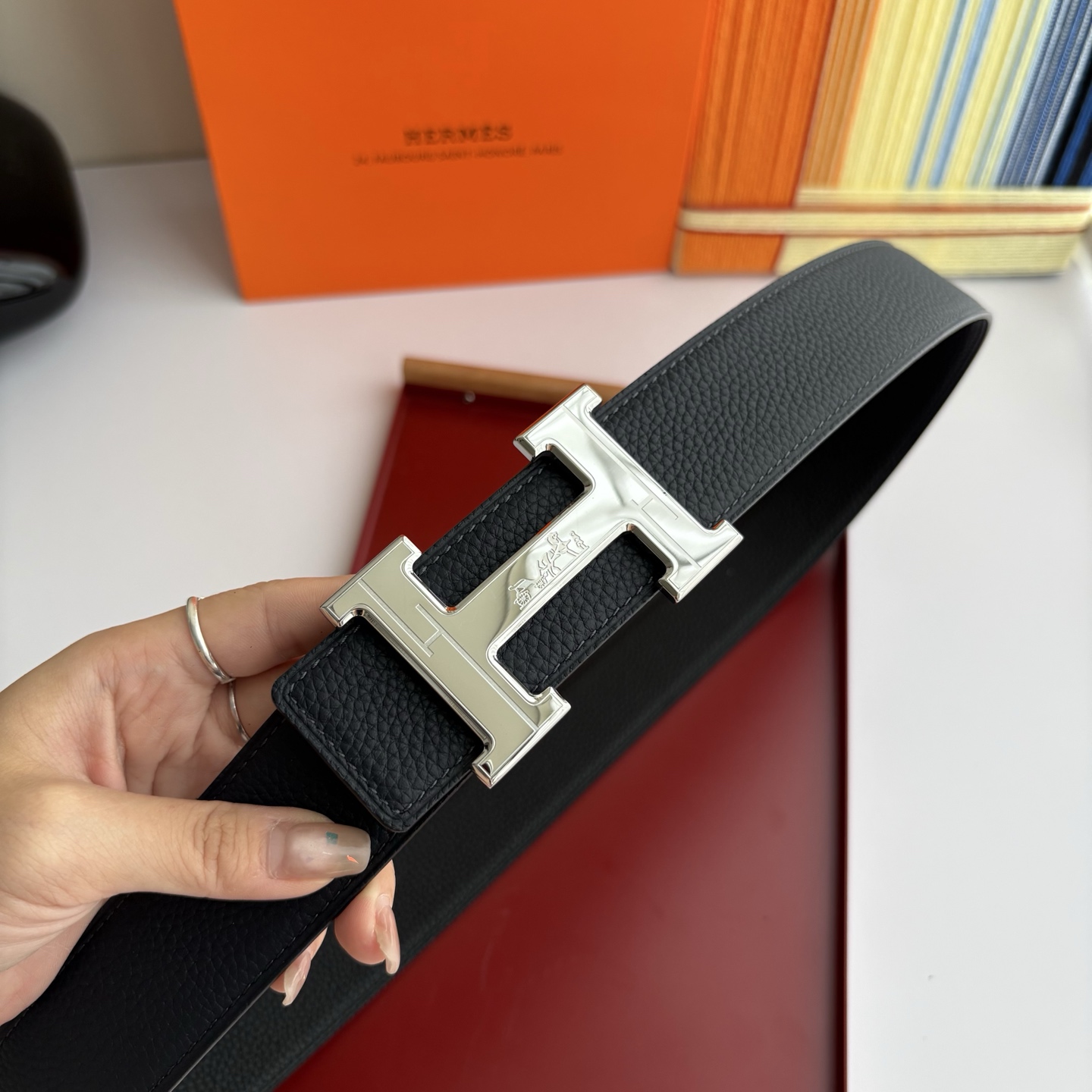 【爱马仕】Hermes 原单爱马仕，宽3.8cm进口原版皮带身，双面可两面用，精品电镀五金 ！