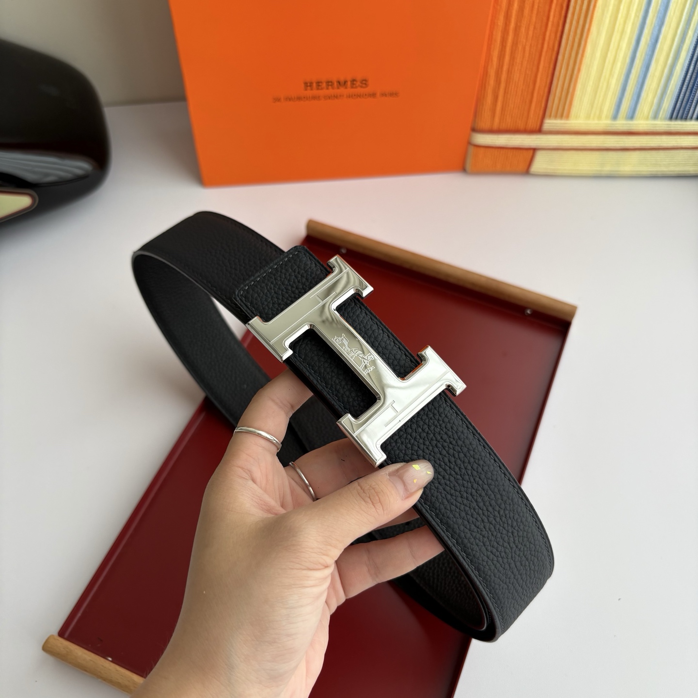 【爱马仕】Hermes 原单爱马仕，宽3.8cm进口原版皮带身，双面可两面用，精品电镀五金 ！