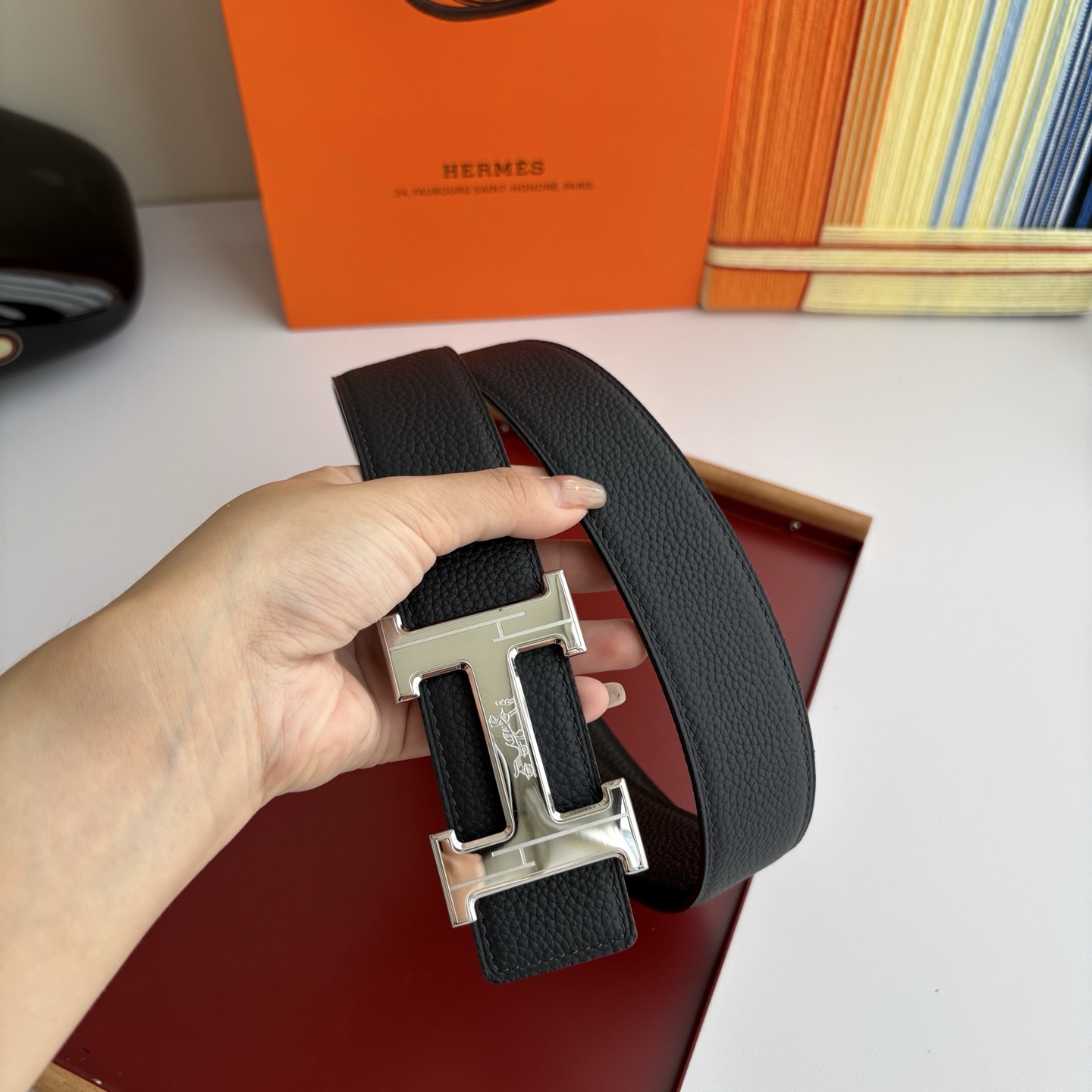 【爱马仕】Hermes 原单爱马仕，宽3.8cm进口原版皮带身，双面可两面用，精品电镀五金 ！