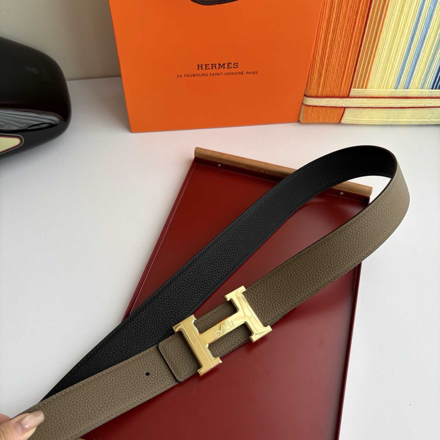 【爱马仕】Hermes 原单爱马仕，宽3.8cm进口原版皮带身，双面可两面用，精品电镀五金 ！