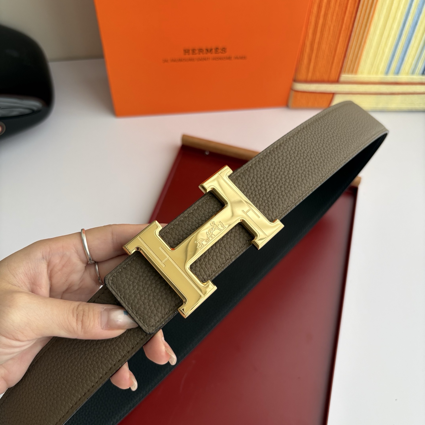 【爱马仕】Hermes 原单爱马仕，宽3.8cm进口原版皮带身，双面可两面用，精品电镀五金 ！