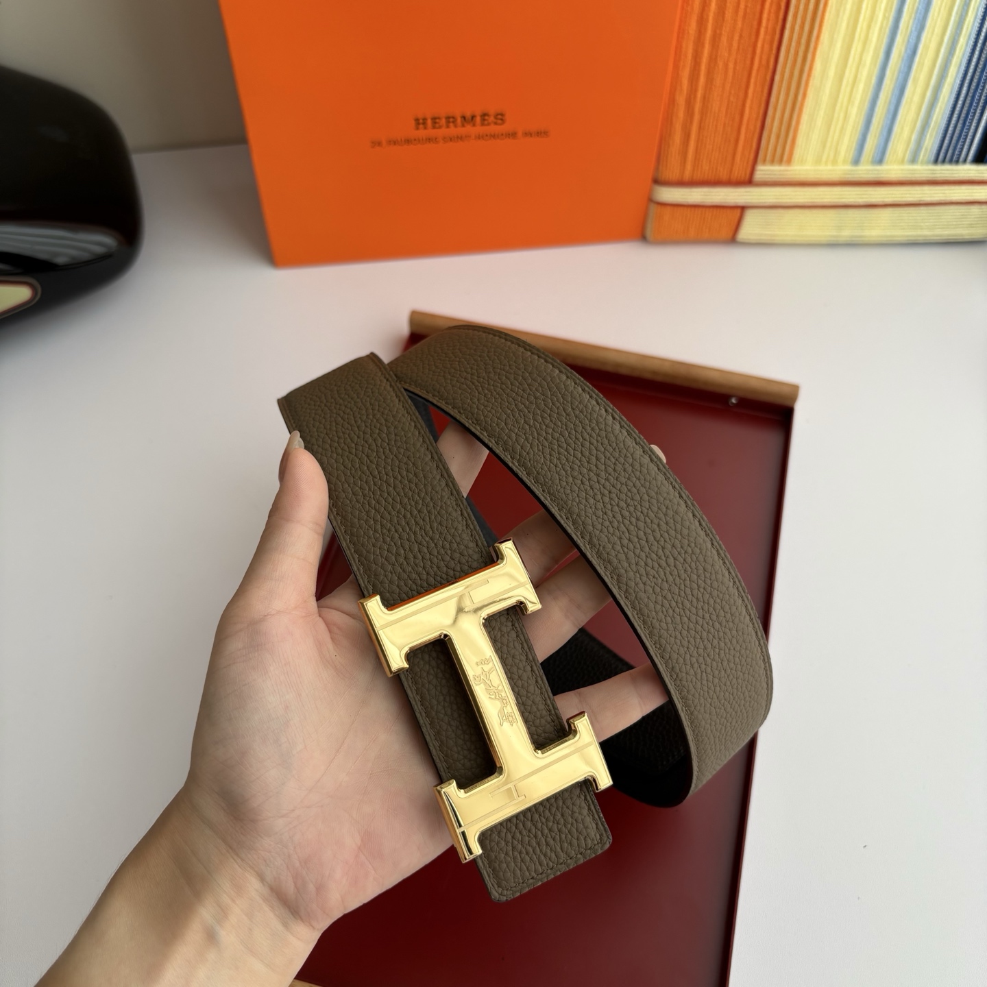 【爱马仕】Hermes 原单爱马仕，宽3.8cm进口原版皮带身，双面可两面用，精品电镀五金 ！