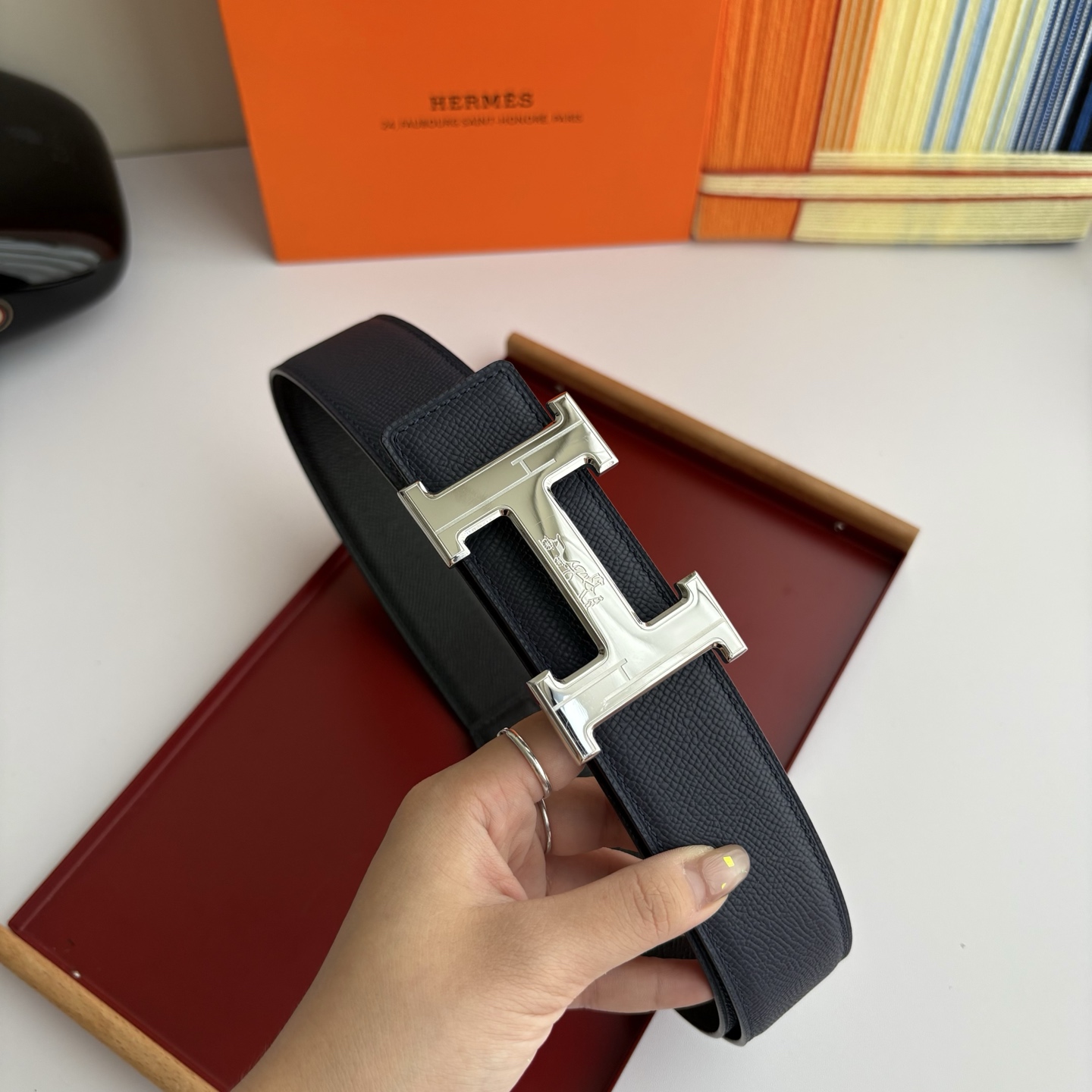 【爱马仕】Hermes 原单爱马仕，宽3.8cm进口原版皮带身，双面可两面用，精品电镀五金 ！