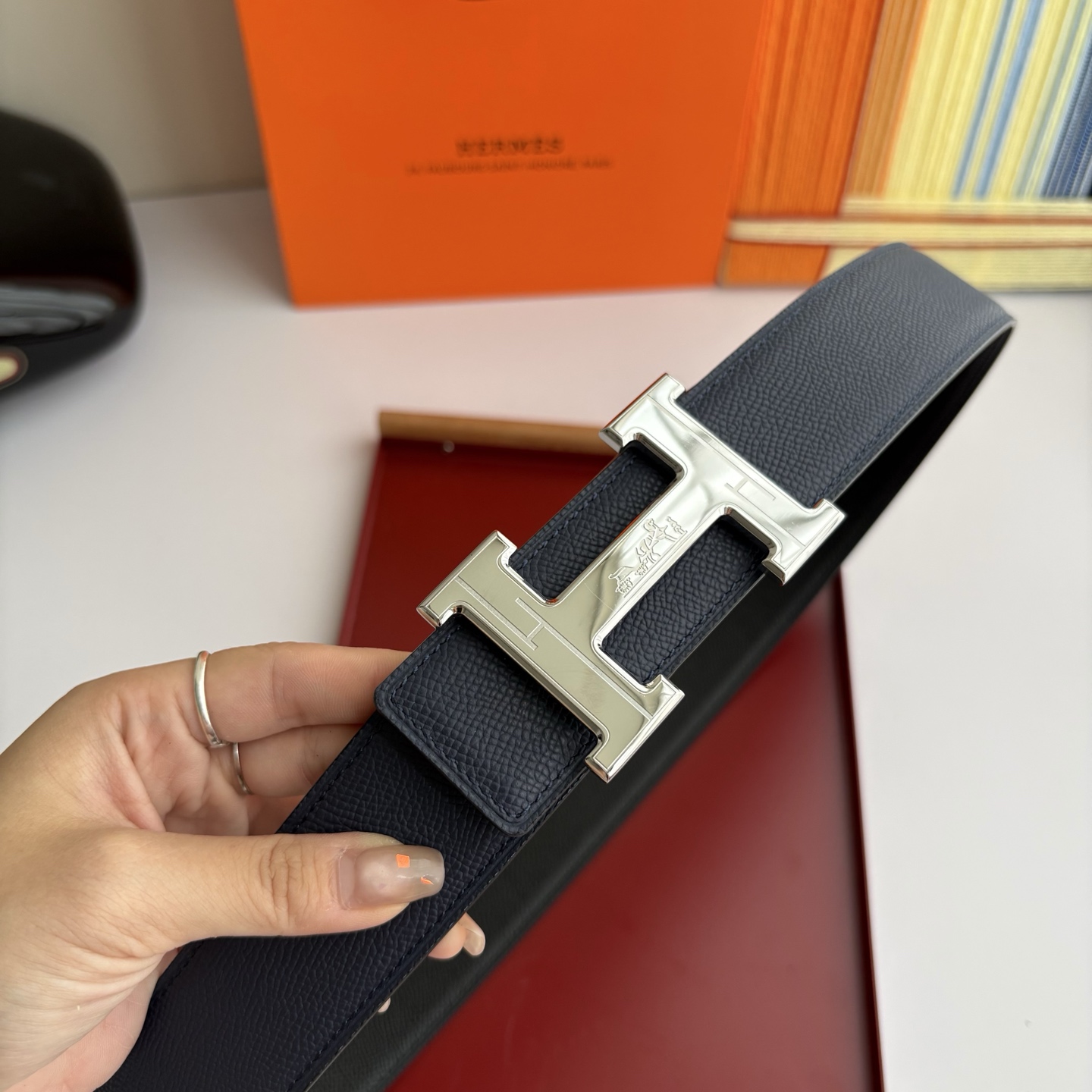 【爱马仕】Hermes 原单爱马仕，宽3.8cm进口原版皮带身，双面可两面用，精品电镀五金 ！