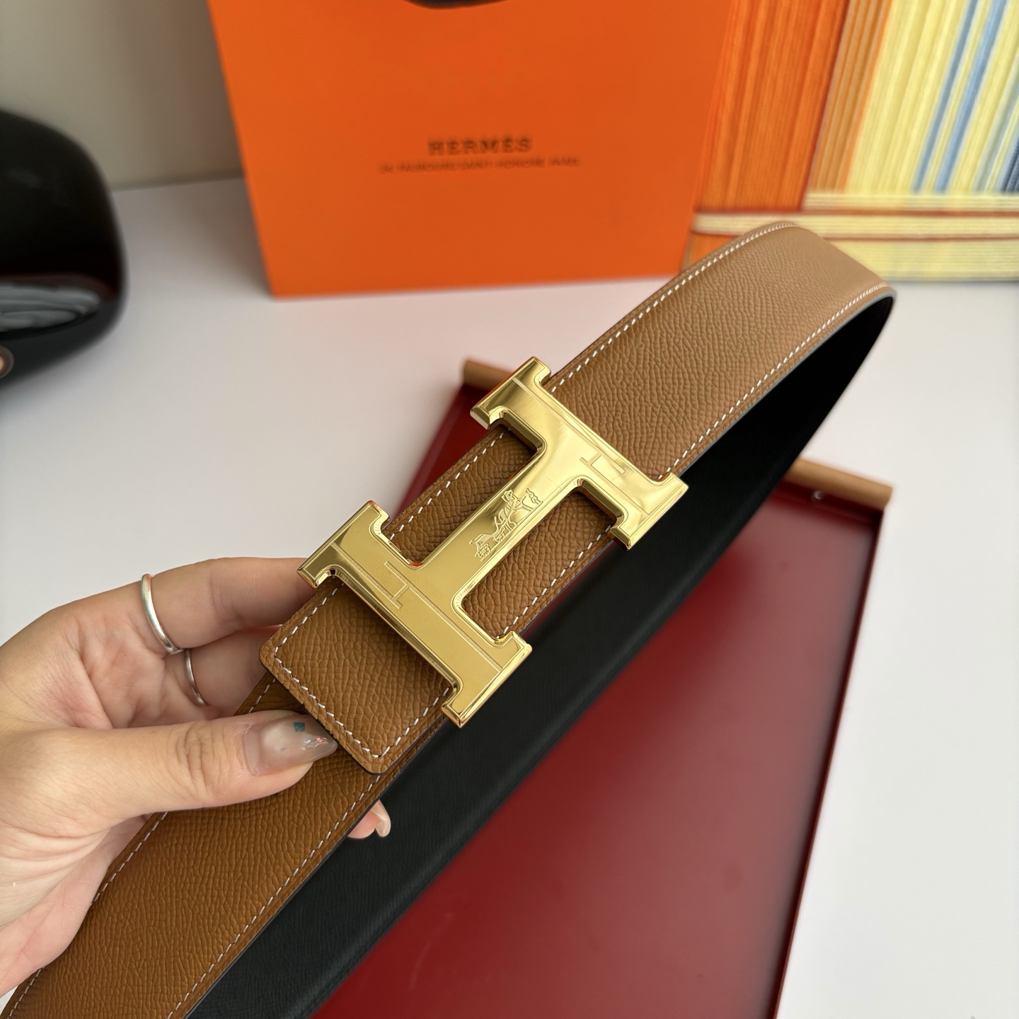 【爱马仕】Hermes 原单爱马仕，宽3.8cm进口原版皮带身，双面可两面用，精品电镀五金 ！