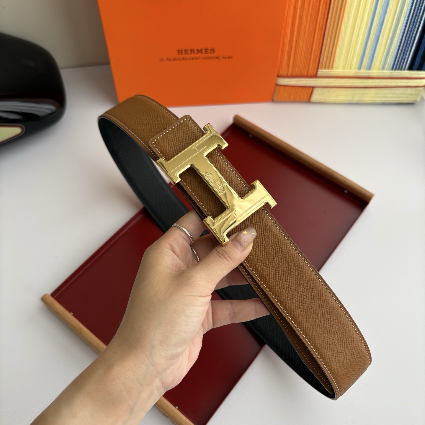 【爱马仕】Hermes 原单爱马仕，宽3.8cm进口原版皮带身，双面可两面用，精品电镀五金 ！