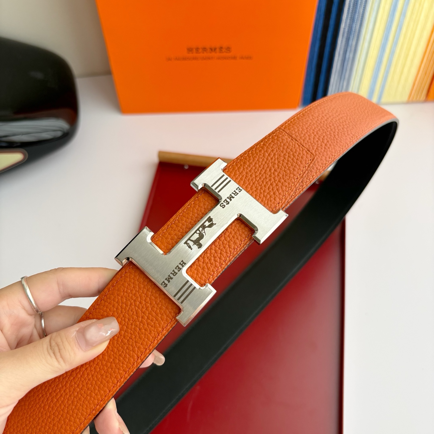 【爱马仕】Hermes 原单爱马仕，宽3.8cm进口原版皮带身，双面可两面用，精品电镀五金 ！