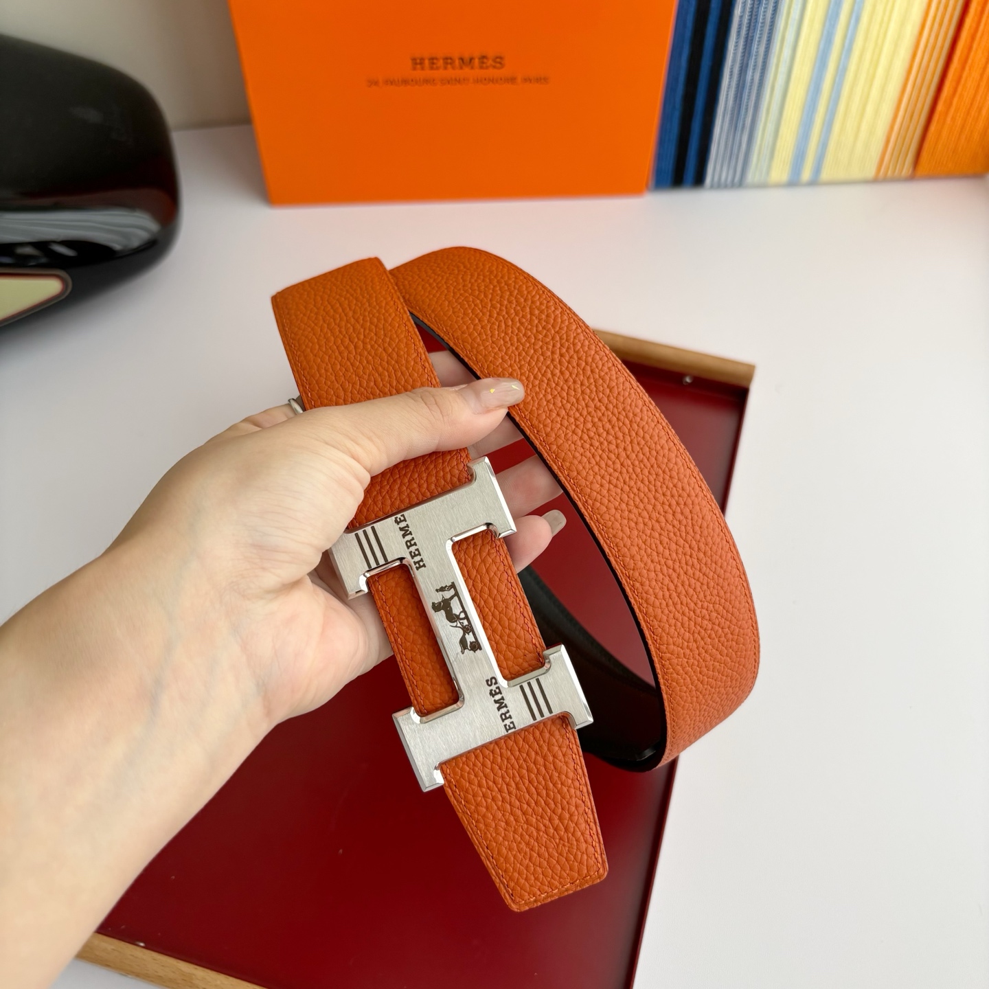 【爱马仕】Hermes 原单爱马仕，宽3.8cm进口原版皮带身，双面可两面用，精品电镀五金 ！