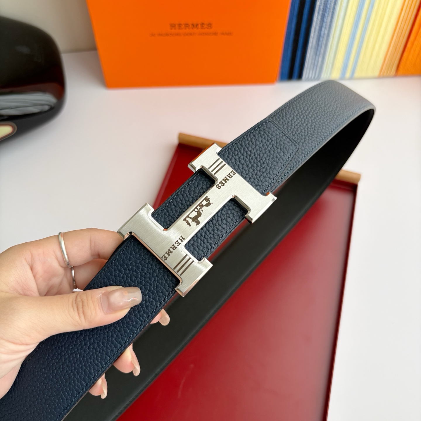 【爱马仕】Hermes 原单爱马仕，宽3.8cm进口原版皮带身，双面可两面用，精品电镀五金 ！