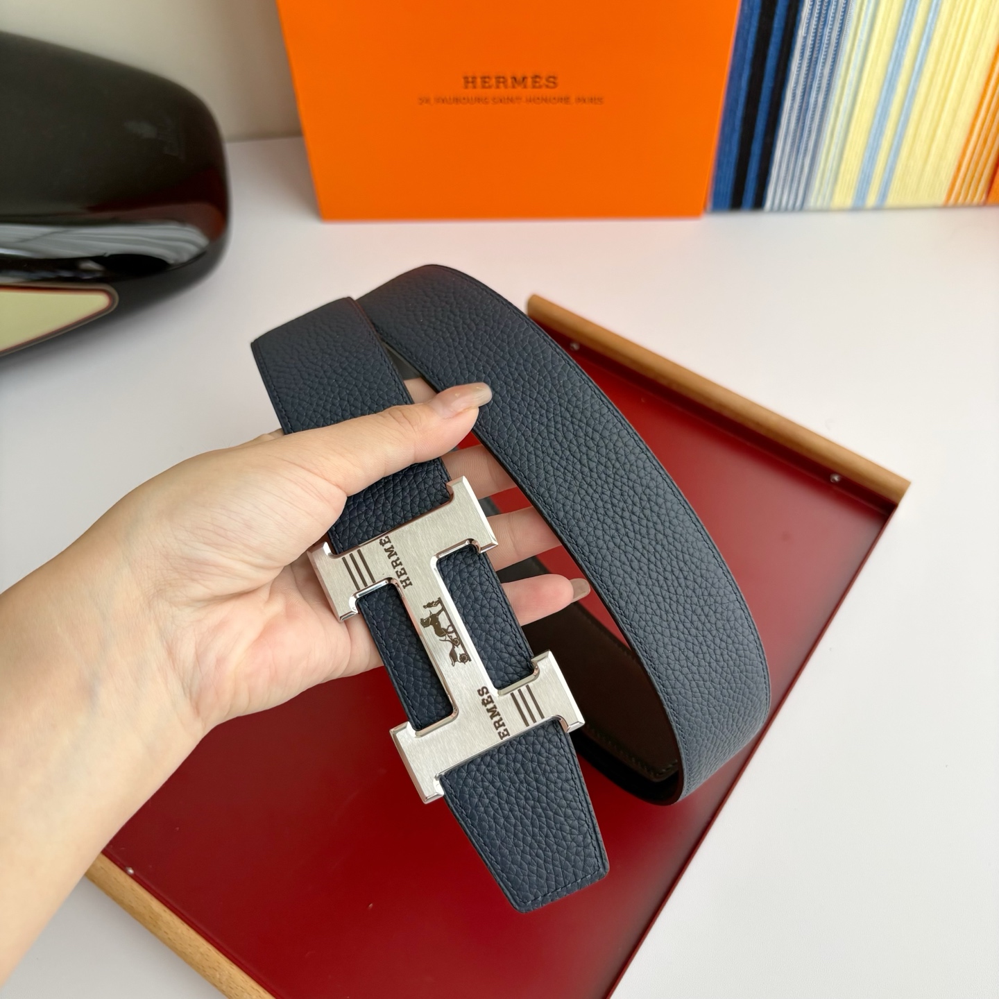 【爱马仕】Hermes 原单爱马仕，宽3.8cm进口原版皮带身，双面可两面用，精品电镀五金 ！