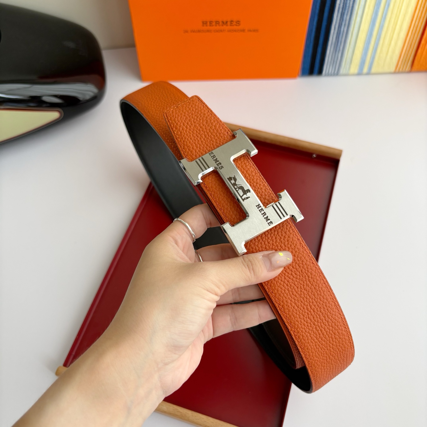 【爱马仕】Hermes 原单爱马仕，宽3.8cm进口原版皮带身，双面可两面用，精品电镀五金 ！