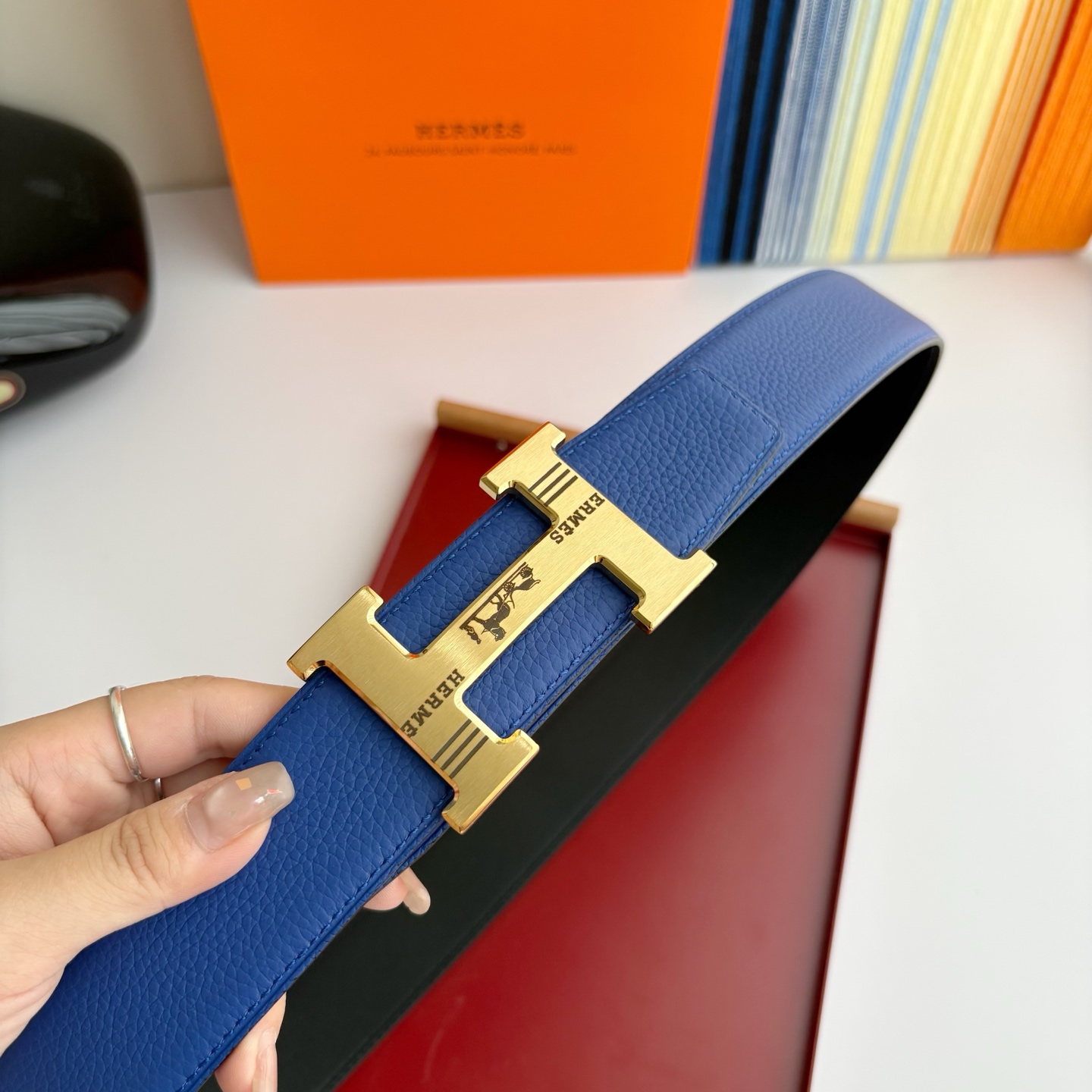 【爱马仕】Hermes 原单爱马仕，宽3.8cm进口原版皮带身，双面可两面用，精品电镀五金 ！