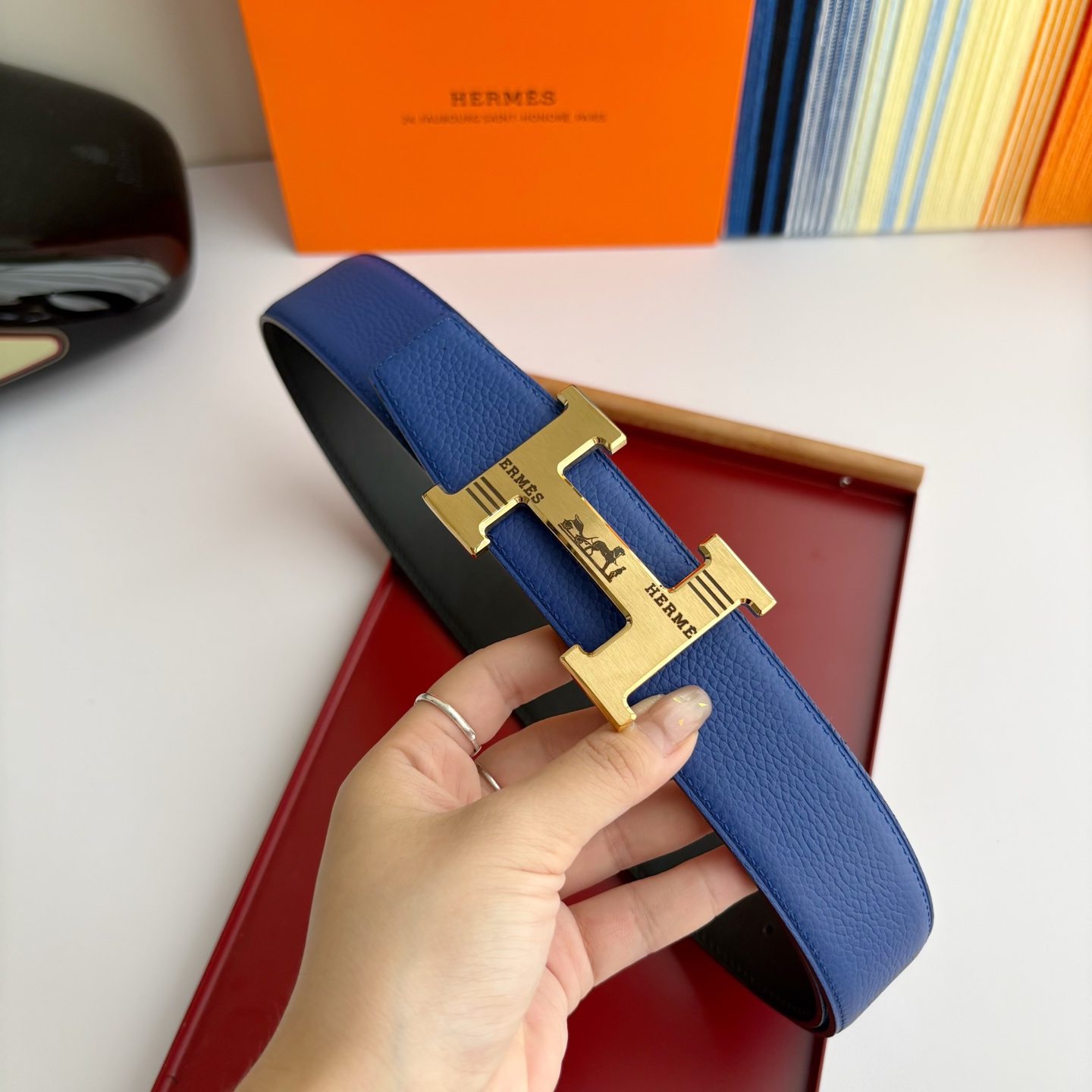 【爱马仕】Hermes 原单爱马仕，宽3.8cm进口原版皮带身，双面可两面用，精品电镀五金 ！