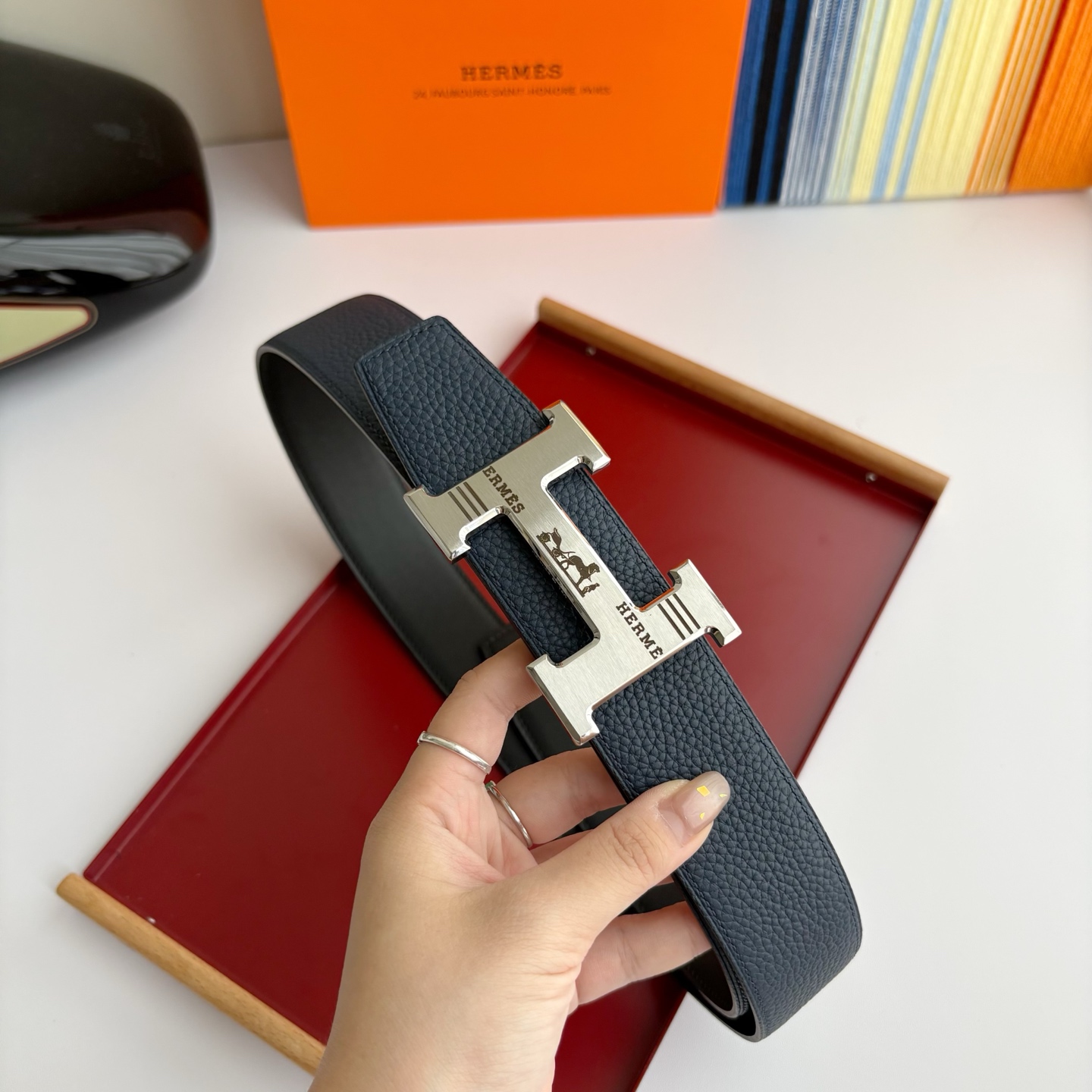 【爱马仕】Hermes 原单爱马仕，宽3.8cm进口原版皮带身，双面可两面用，精品电镀五金 ！