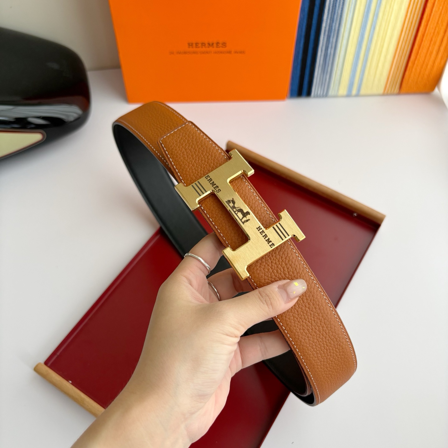 【爱马仕】Hermes 原单爱马仕，宽3.8cm进口原版皮带身，双面可两面用，精品电镀五金 ！
