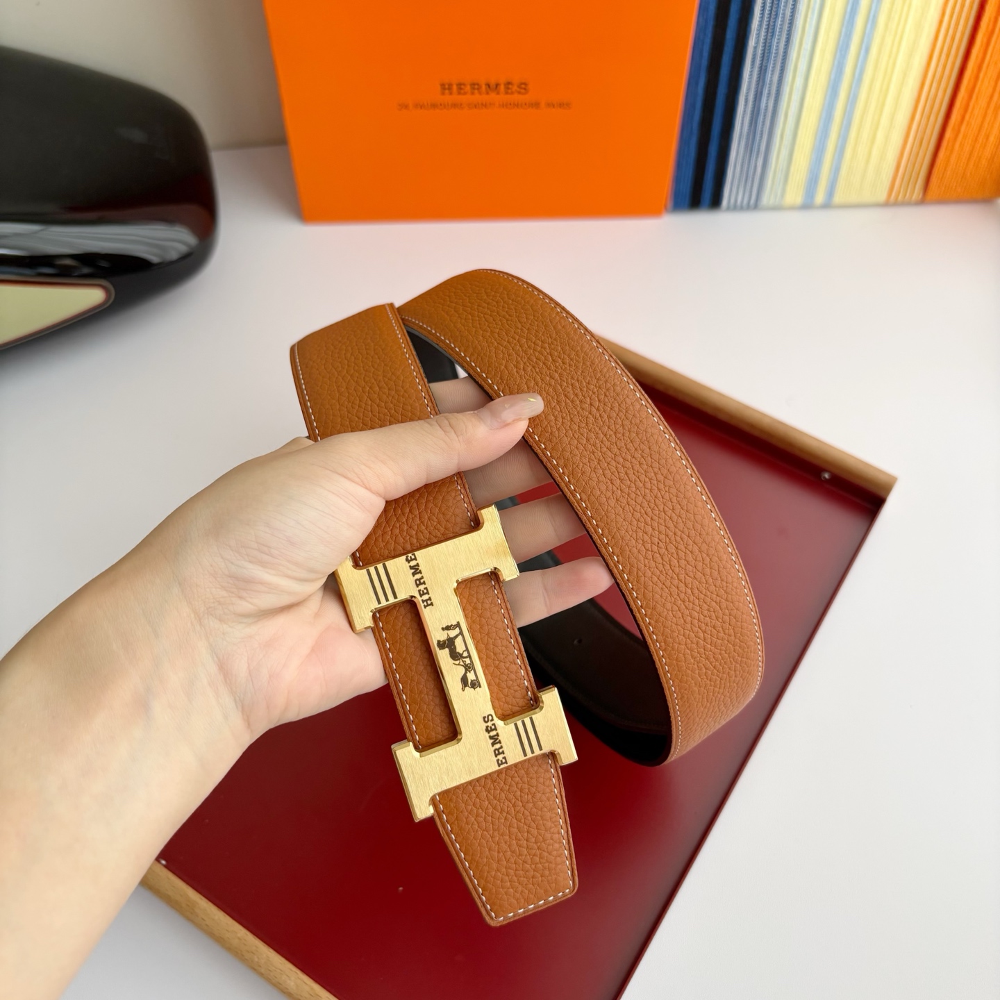 【爱马仕】Hermes 原单爱马仕，宽3.8cm进口原版皮带身，双面可两面用，精品电镀五金 ！