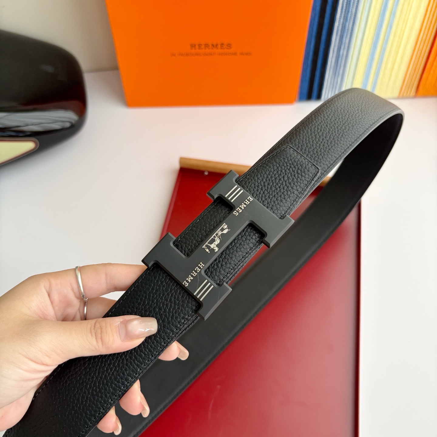 【爱马仕】Hermes 原单爱马仕，宽3.8cm进口原版皮带身，双面可两面用，精品电镀五金 ！