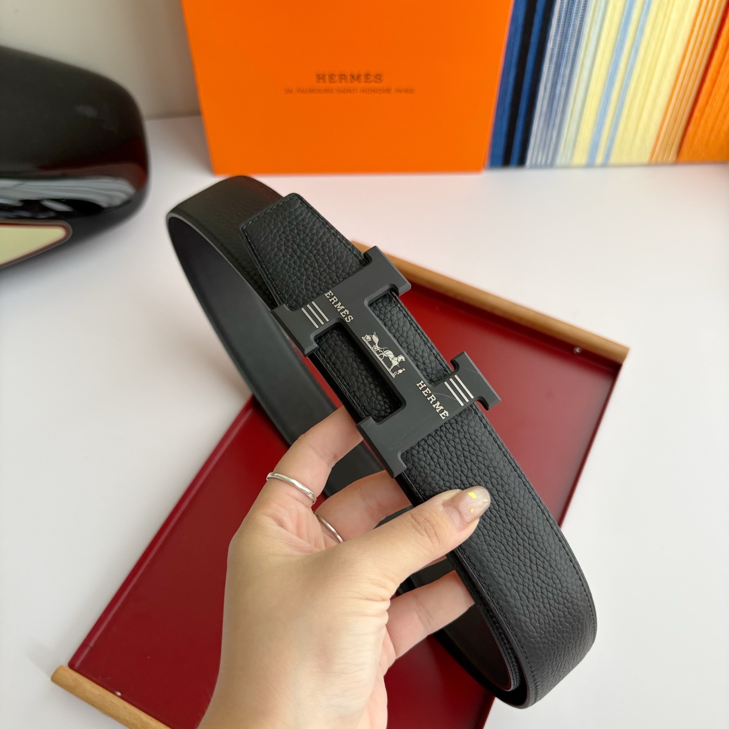 【爱马仕】Hermes 原单爱马仕，宽3.8cm进口原版皮带身，双面可两面用，精品电镀五金 ！