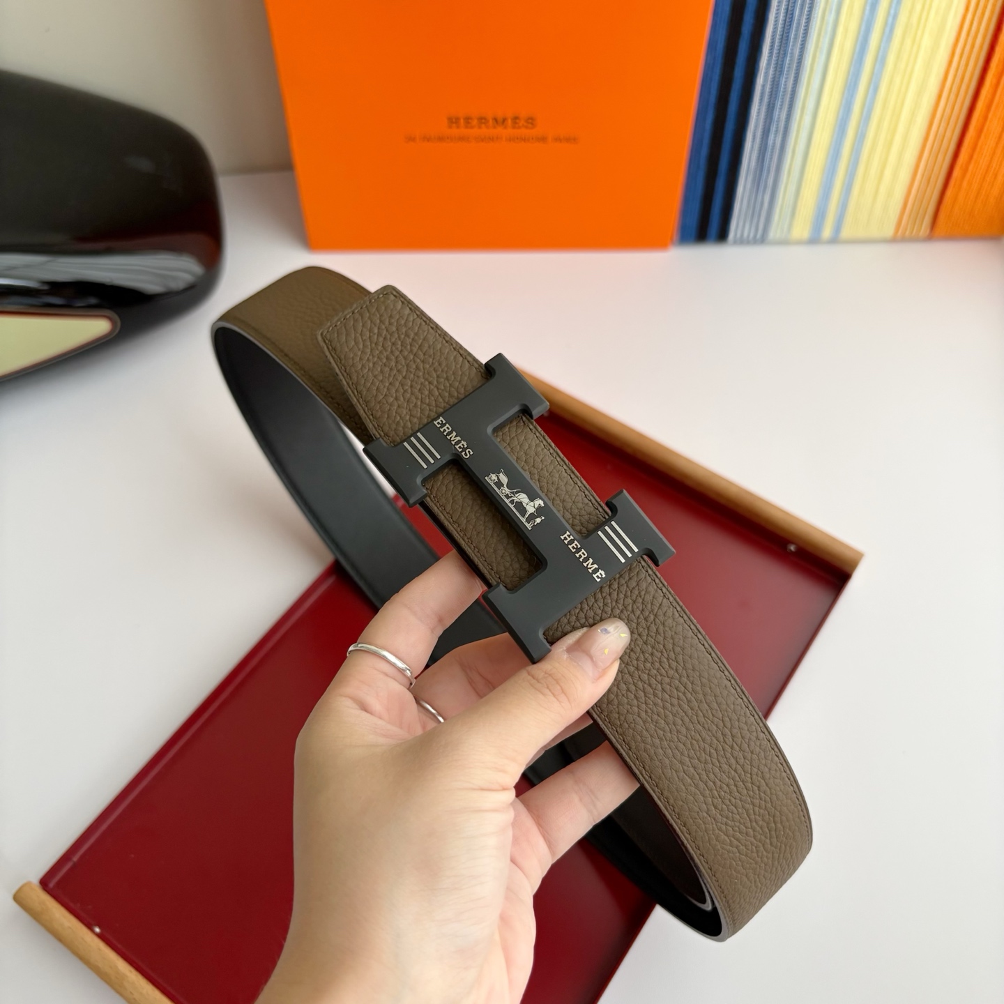 【爱马仕】Hermes 原单爱马仕，宽3.8cm进口原版皮带身，双面可两面用，精品电镀五金 ！