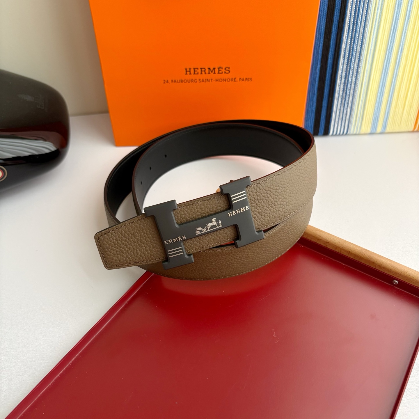 【爱马仕】Hermes 原单爱马仕，宽3.8cm进口原版皮带身，双面可两面用，精品电镀五金 ！