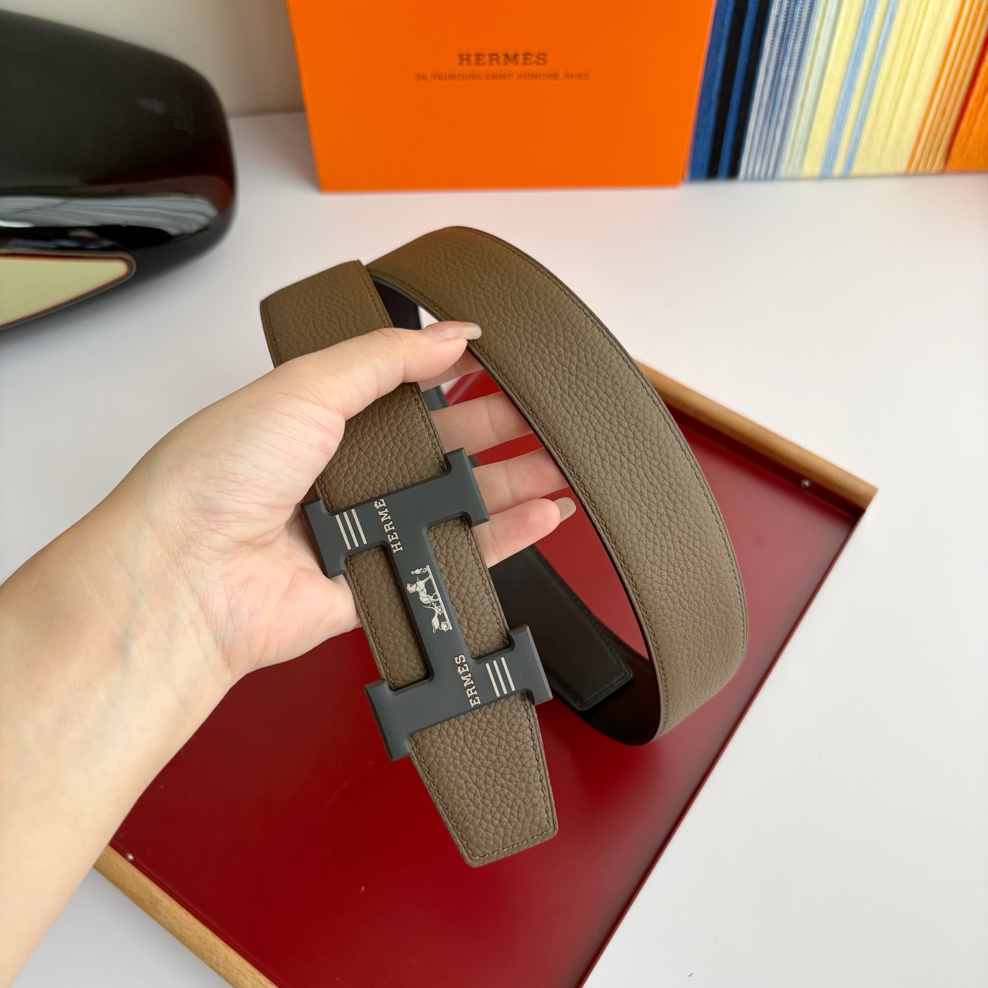 【爱马仕】Hermes 原单爱马仕，宽3.8cm进口原版皮带身，双面可两面用，精品电镀五金 ！