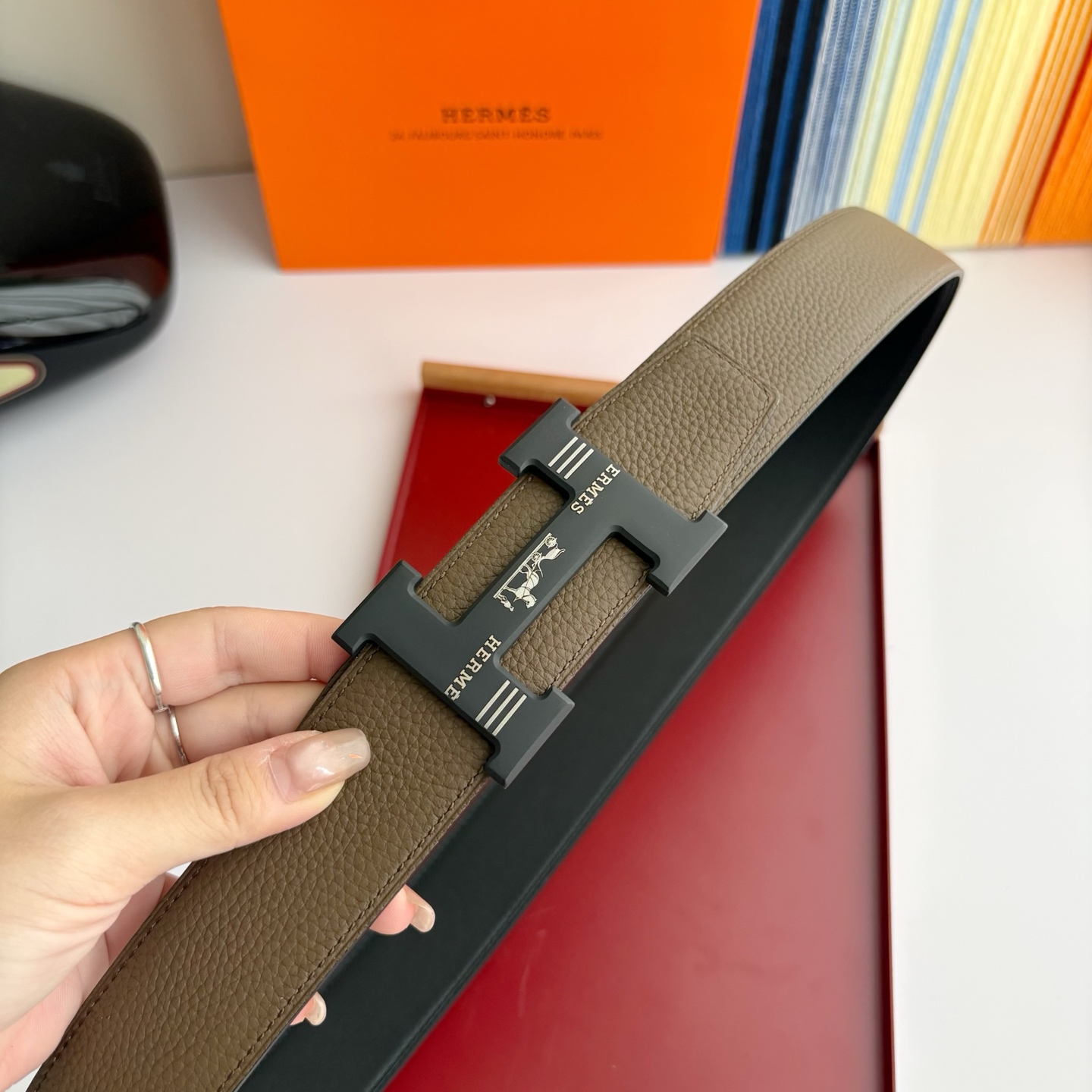 【爱马仕】Hermes 原单爱马仕，宽3.8cm进口原版皮带身，双面可两面用，精品电镀五金 ！