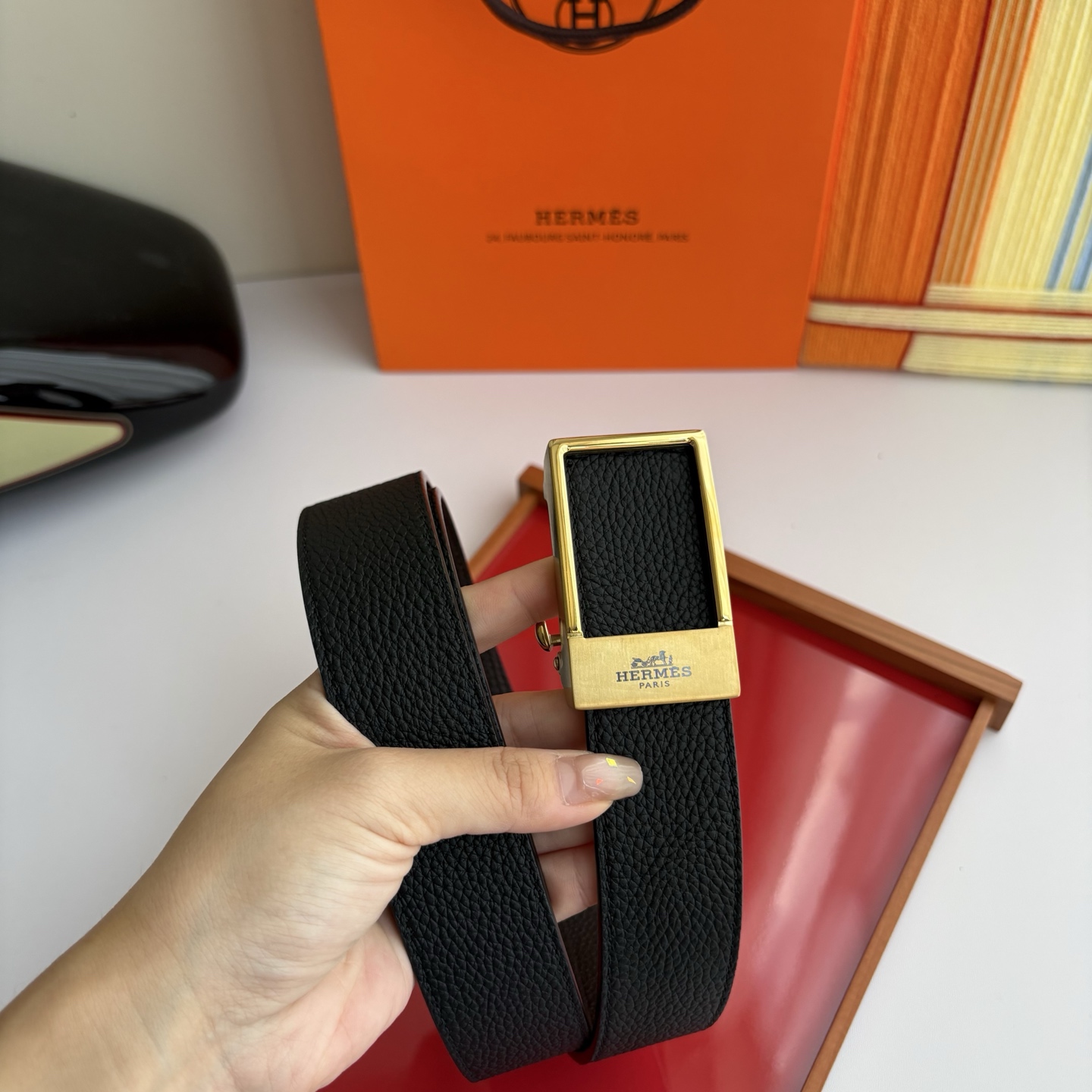 【爱马仕】 爱马仕经典小牛皮，手感细腻柔软，搭配纯钢自动精品扣，男士必备！宽度：3.5cm