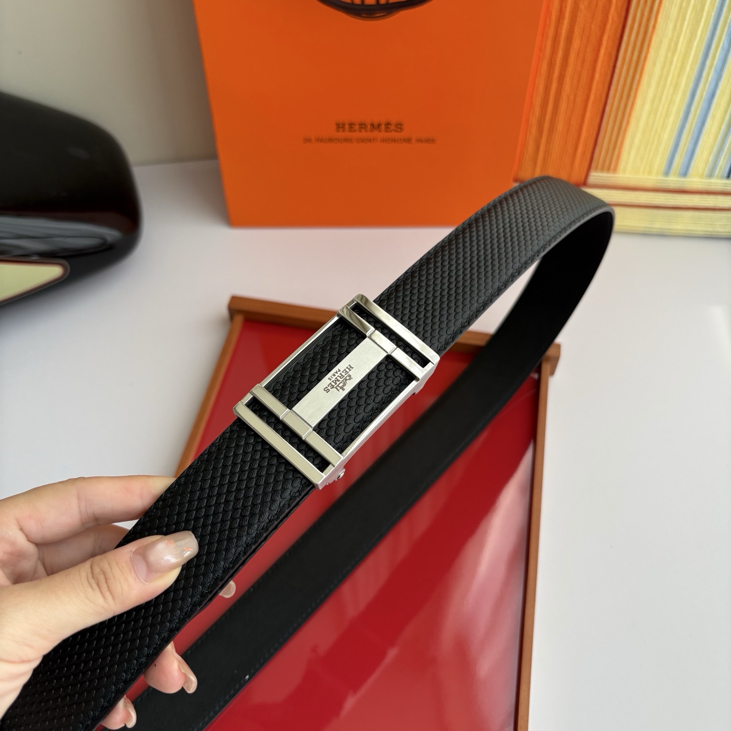 【爱马仕】 爱马仕经典小牛皮，手感细腻柔软，搭配纯钢自动精品扣，男士必备！宽度：3.5cm
