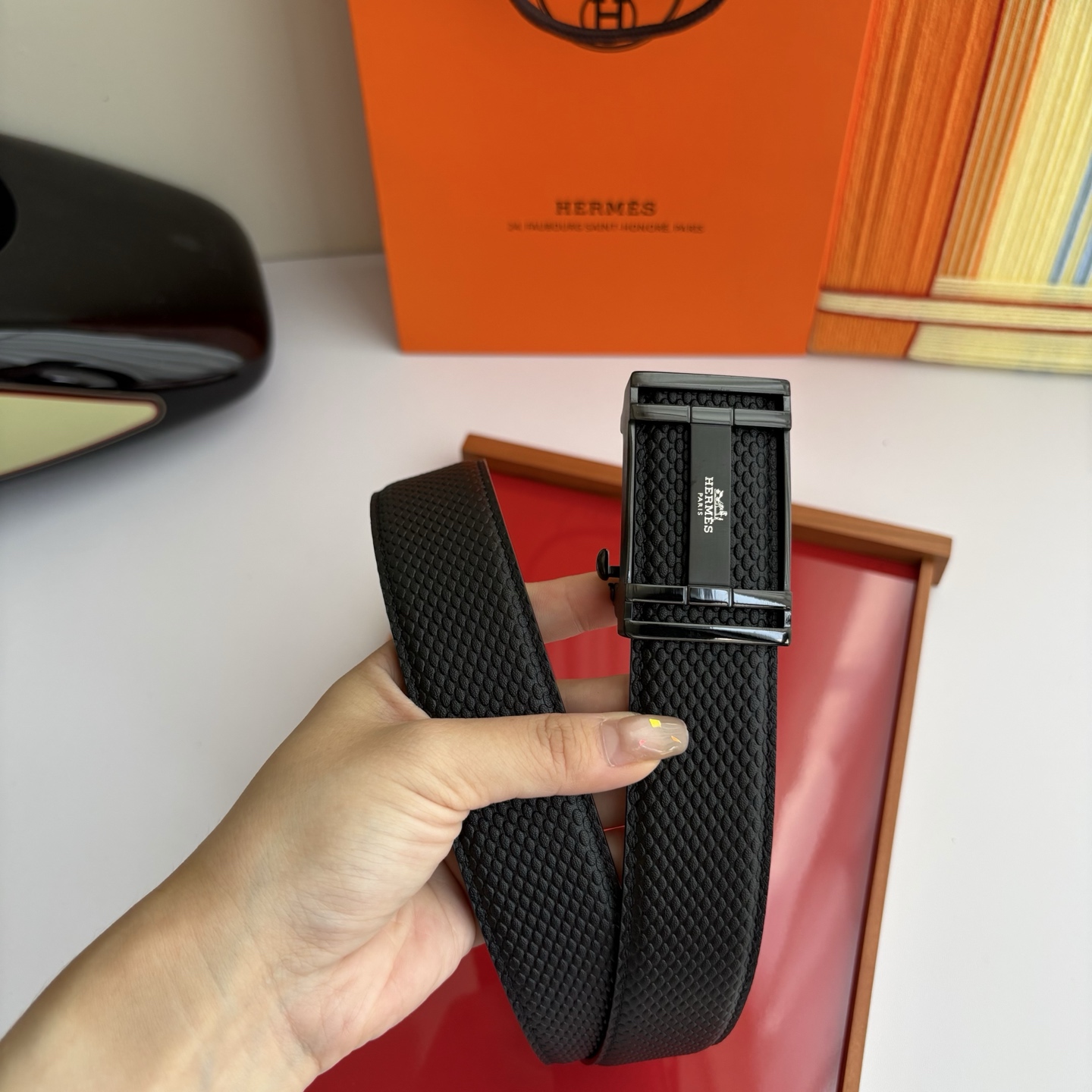 【爱马仕】 爱马仕经典小牛皮，手感细腻柔软，搭配纯钢自动精品扣，男士必备！宽度：3.5cm