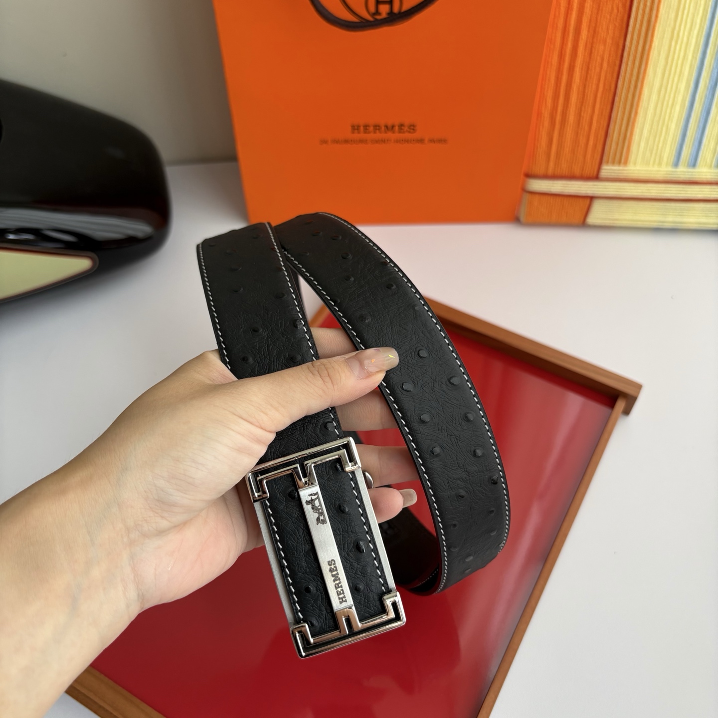 【爱马仕】Hermes 原单爱马仕，宽3.8cm进口原版皮带身，双面可用，内穿精品钢扣，精品电镀五金 ！