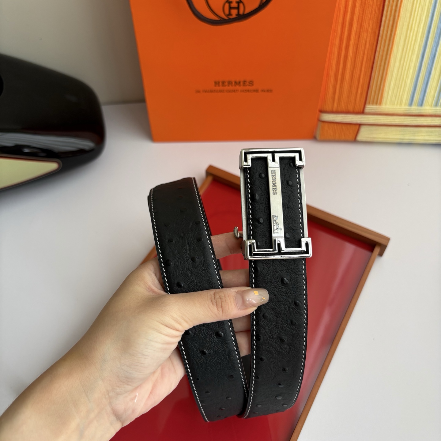 【爱马仕】Hermes 原单爱马仕，宽3.8cm进口原版皮带身，双面可用，内穿精品钢扣，精品电镀五金 ！