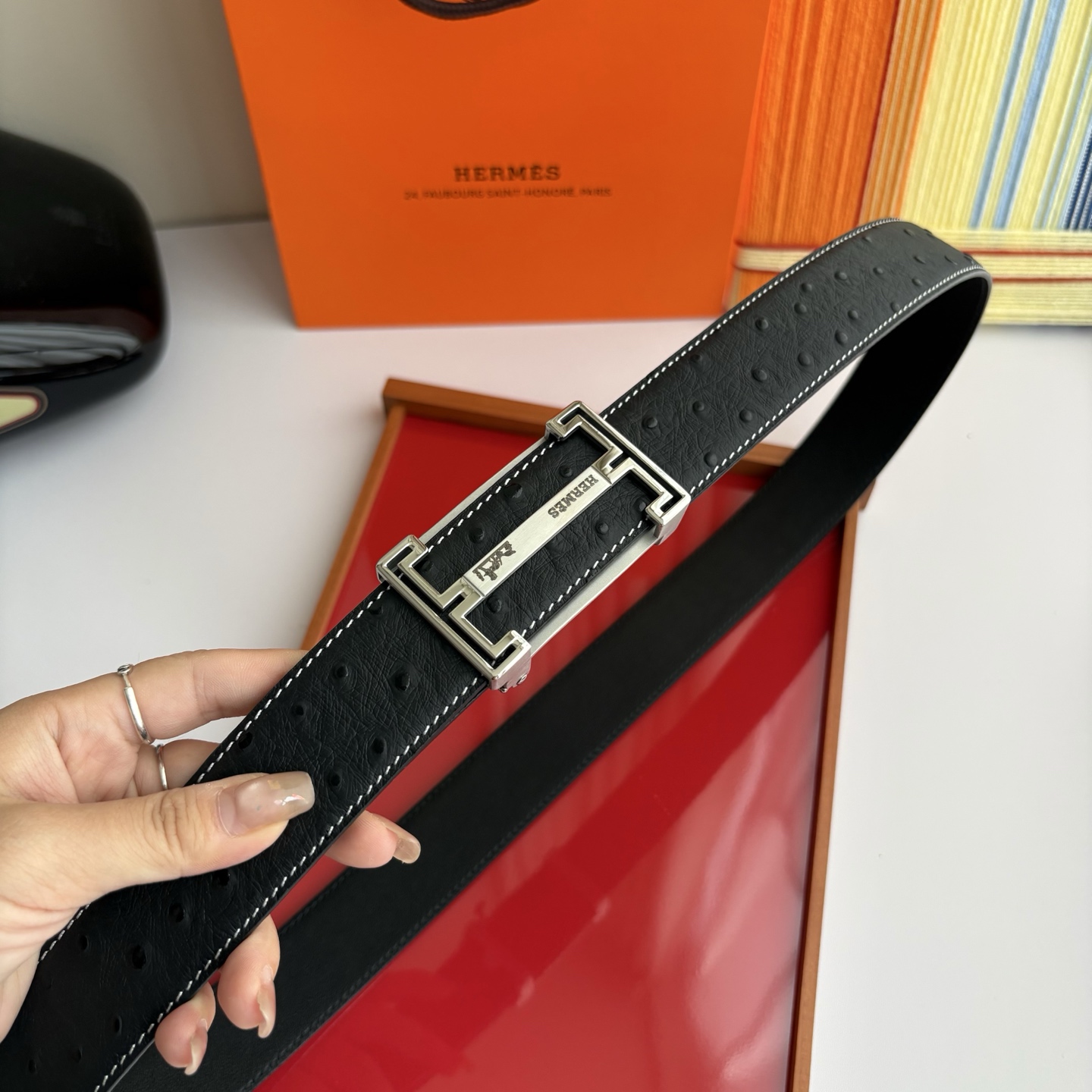 【爱马仕】Hermes 原单爱马仕，宽3.8cm进口原版皮带身，双面可用，内穿精品钢扣，精品电镀五金 ！