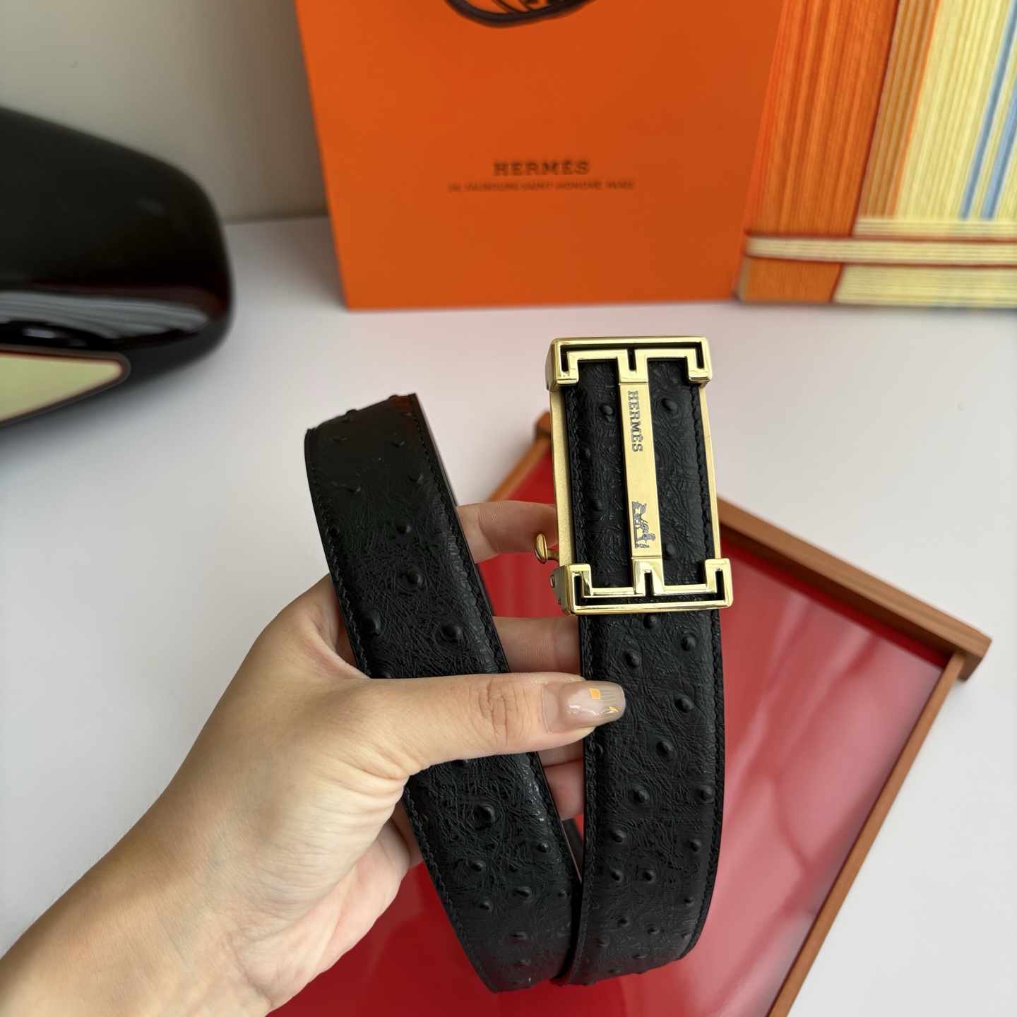 【爱马仕】Hermes 原单爱马仕，宽3.8cm进口原版皮带身，双面可用，内穿精品钢扣，精品电镀五金 ！
