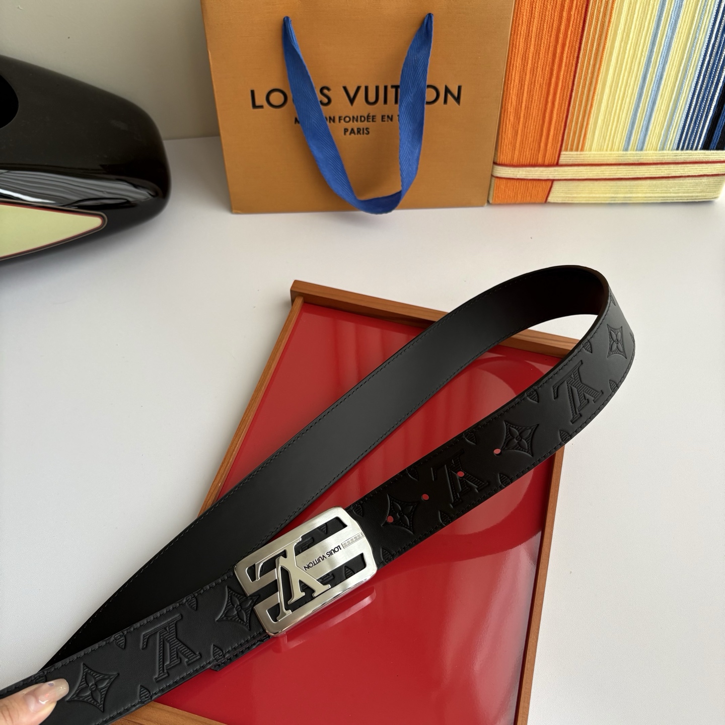 Lv经典原单品质，压花面配原版皮底，原单精品内穿钢扣，精工制作，细节看图，实物拍摄，高端奢华，宽度4.0