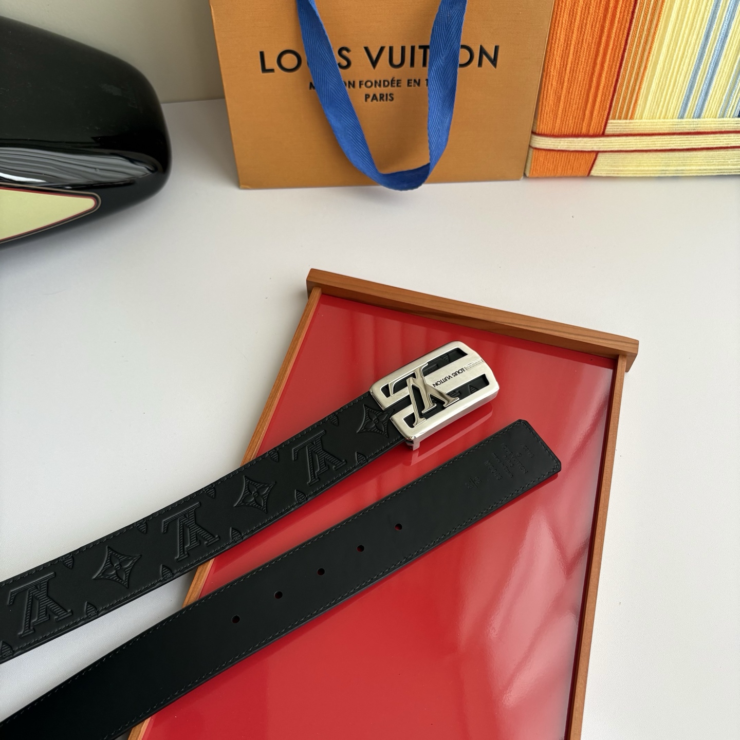 Lv经典原单品质，压花面配原版皮底，原单精品内穿钢扣，精工制作，细节看图，实物拍摄，高端奢华，宽度4.0