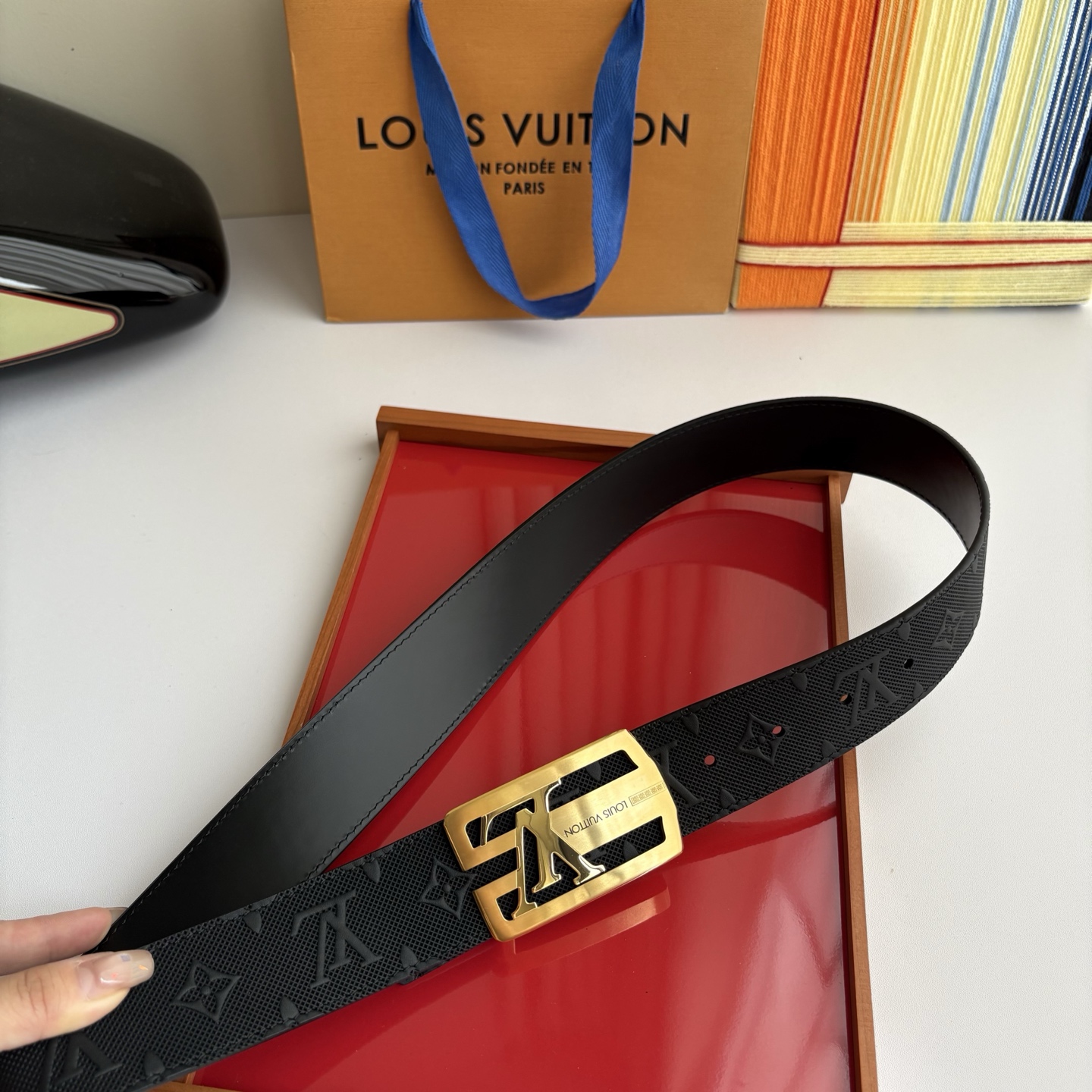 Lv经典原单品质，压花面配原版皮底，原单精品内穿钢扣，精工制作，细节看图，实物拍摄，高端奢华，宽度4.0