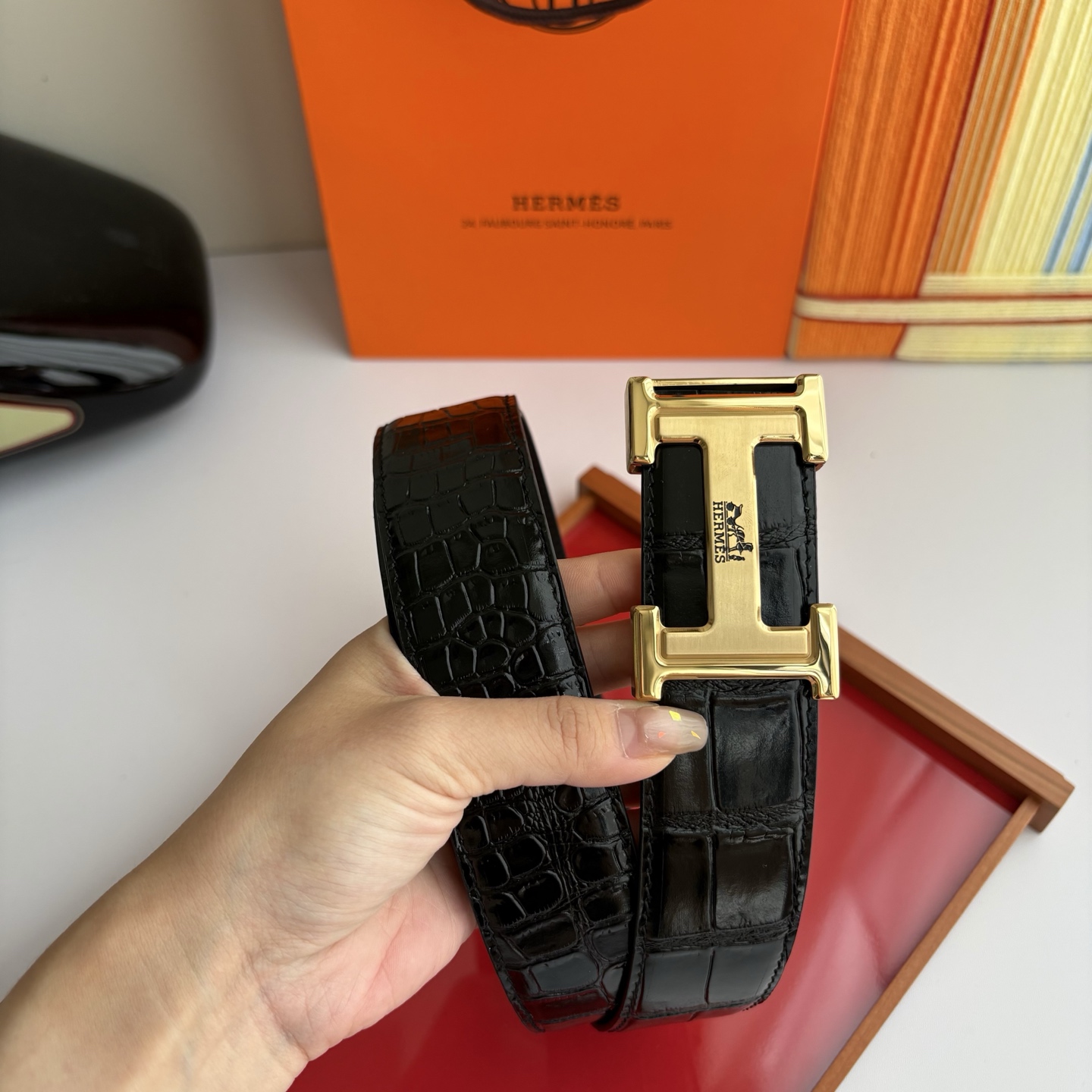 【爱马仕】Hermes 原单爱马仕，宽3.8cm进口原版皮带身，双面可用，内穿精品钢扣，精品电镀五金 ！