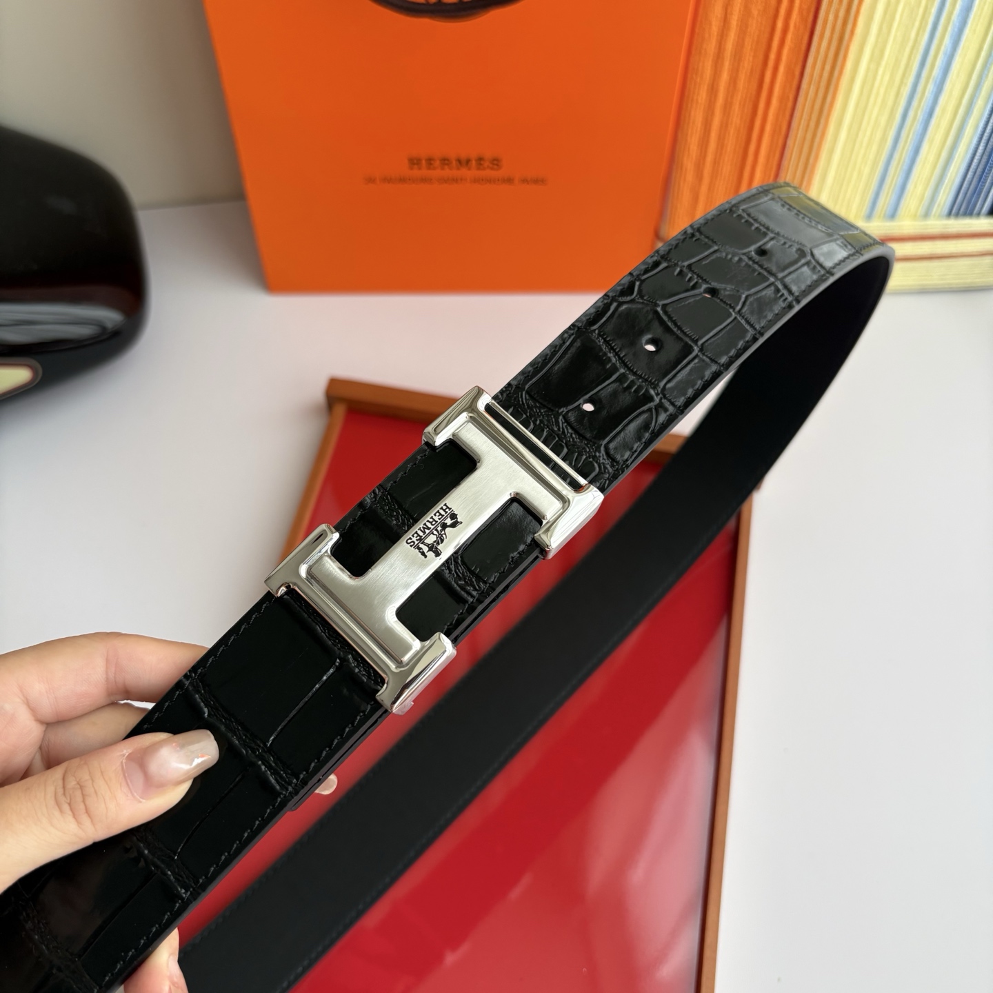 【爱马仕】Hermes 原单爱马仕，宽3.8cm进口原版皮带身，双面可用，内穿精品钢扣，精品电镀五金 ！