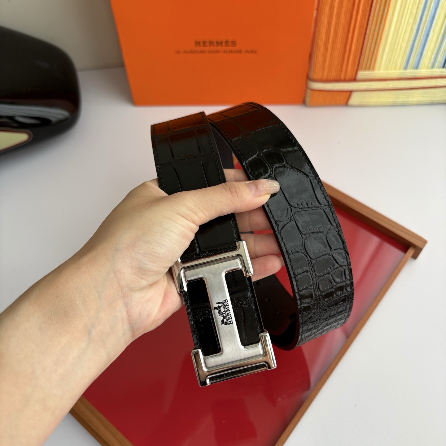【爱马仕】Hermes 原单爱马仕，宽3.8cm进口原版皮带身，双面可用，内穿精品钢扣，精品电镀五金 ！