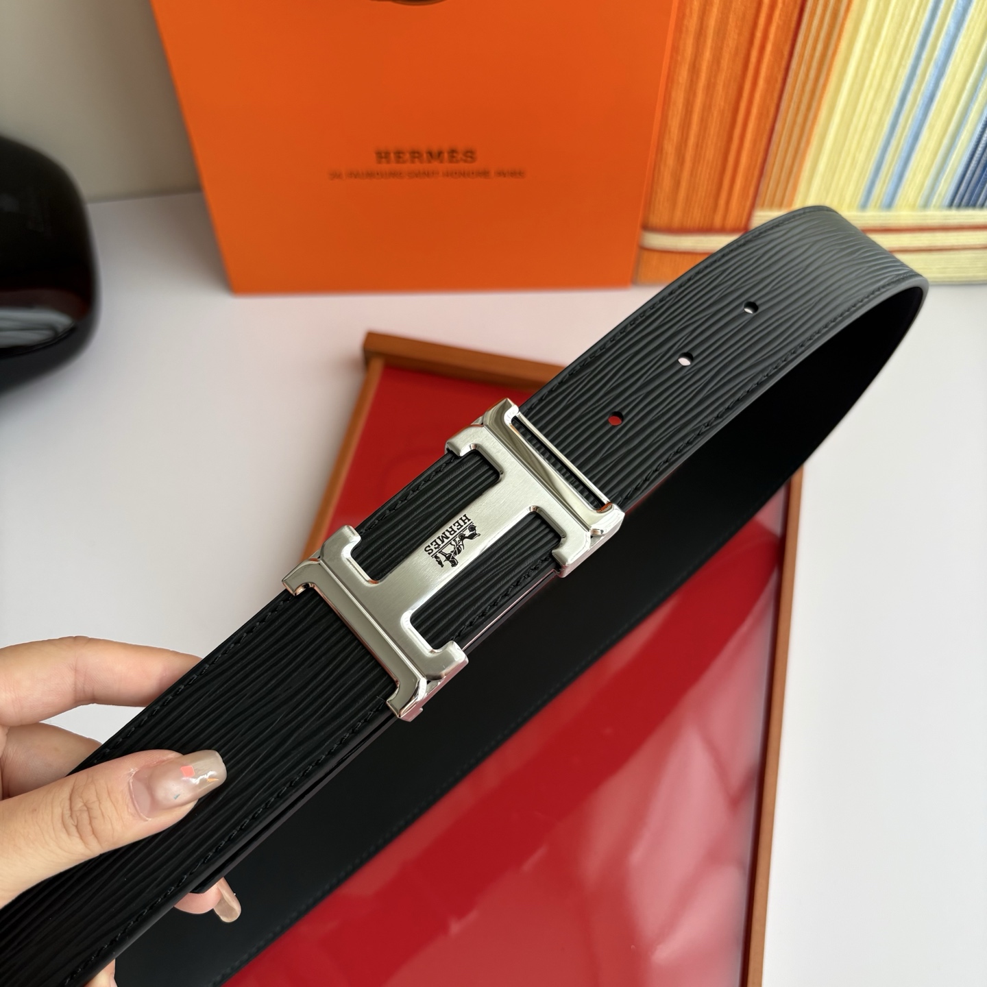 【爱马仕】Hermes 原单爱马仕，宽3.8cm进口原版皮带身，双面可用，内穿精品钢扣，精品电镀五金 ！