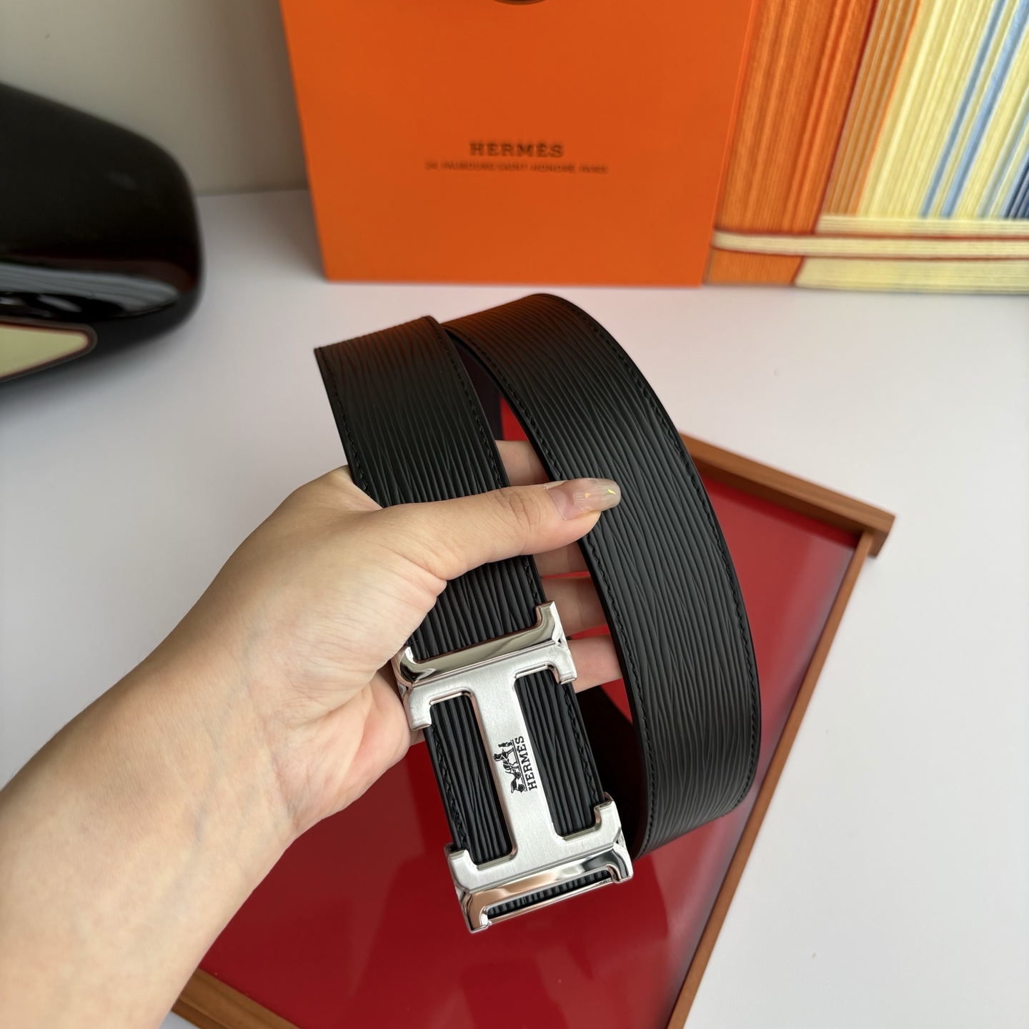 【爱马仕】Hermes 原单爱马仕，宽3.8cm进口原版皮带身，双面可用，内穿精品钢扣，精品电镀五金 ！